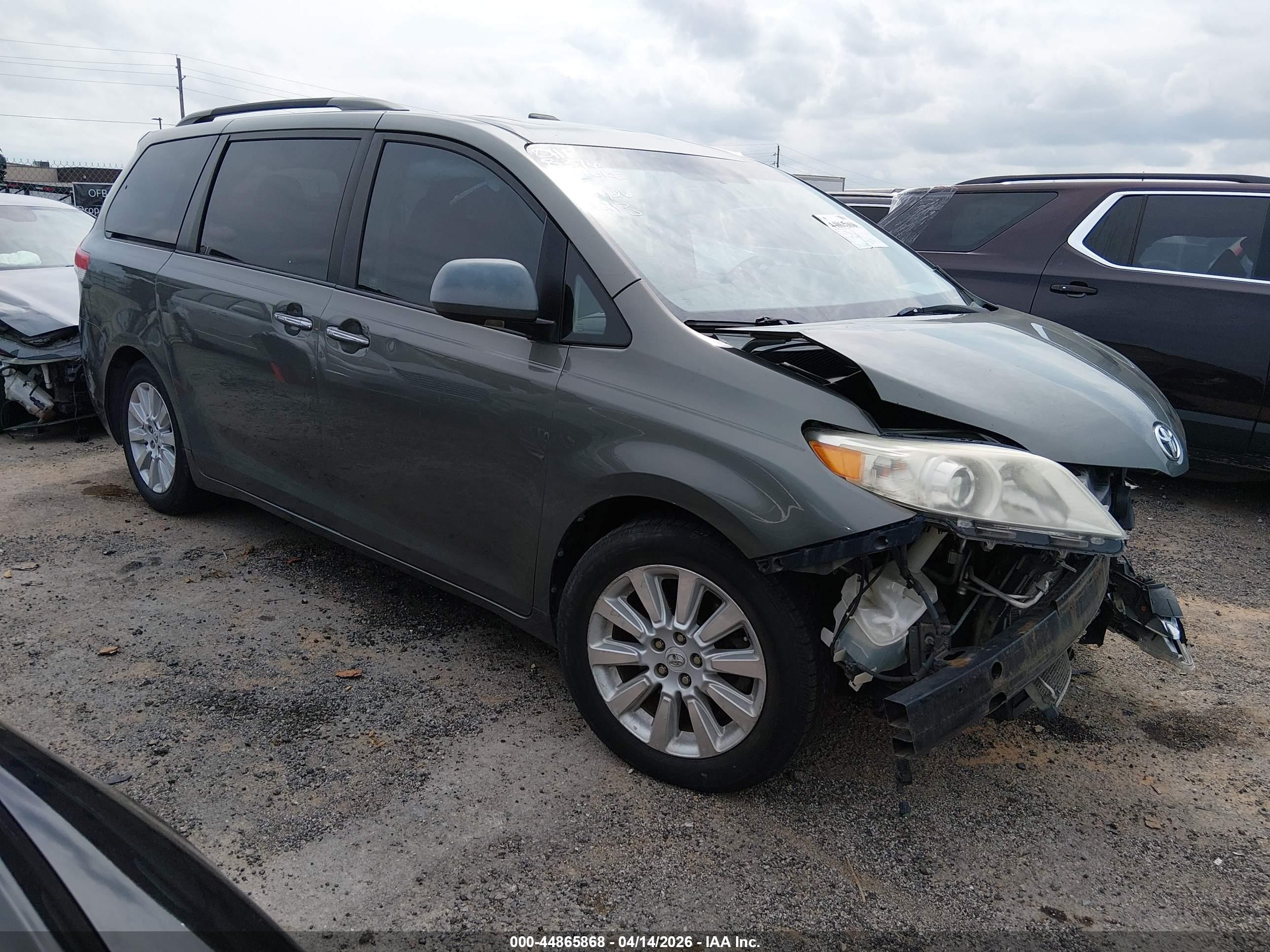 2011 Toyota Sienna Limited V6 Green vin: 5TDYK3DC0BS016251