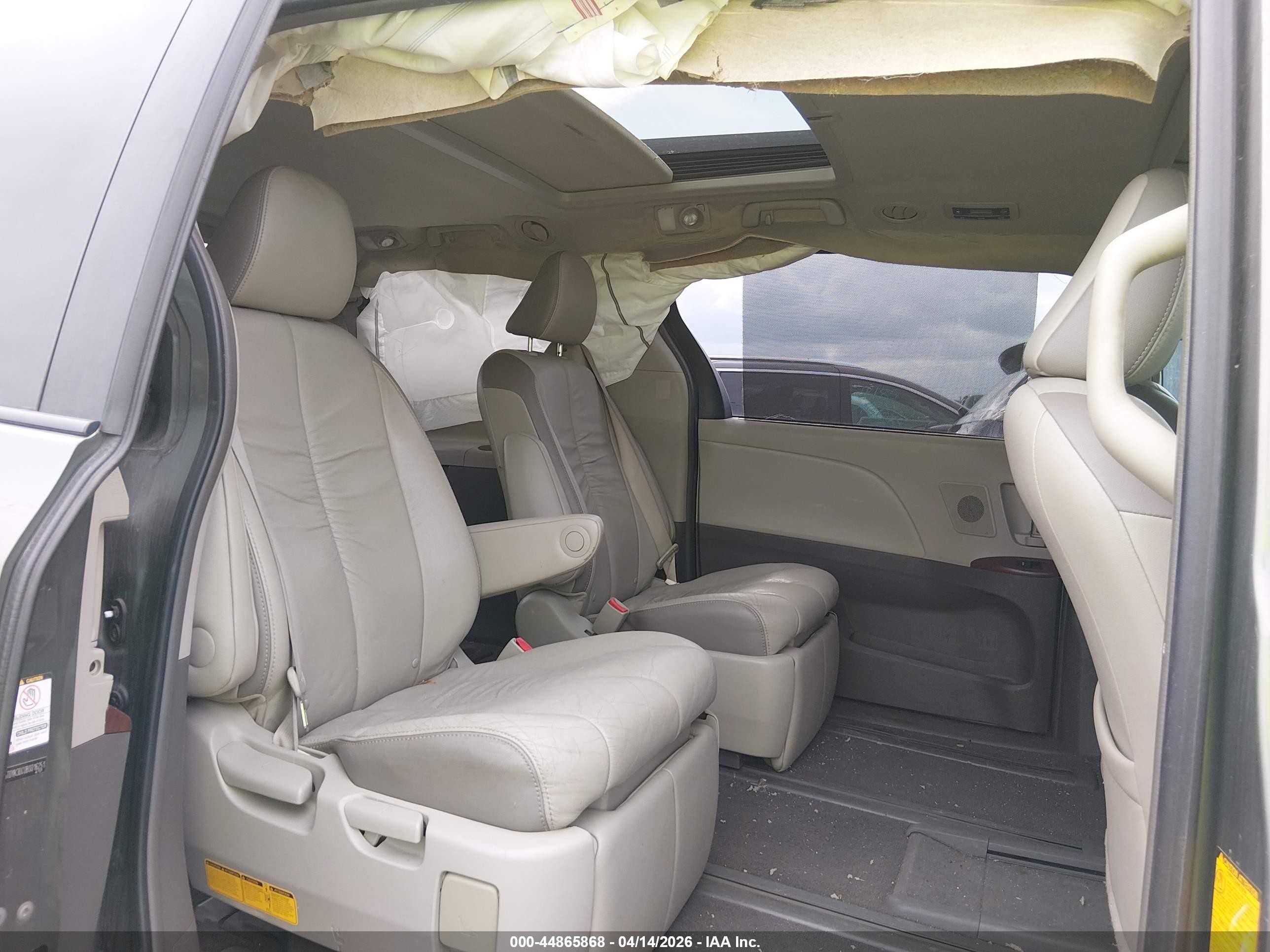 2011 Toyota Sienna Limited V6 Green vin: 5TDYK3DC0BS016251