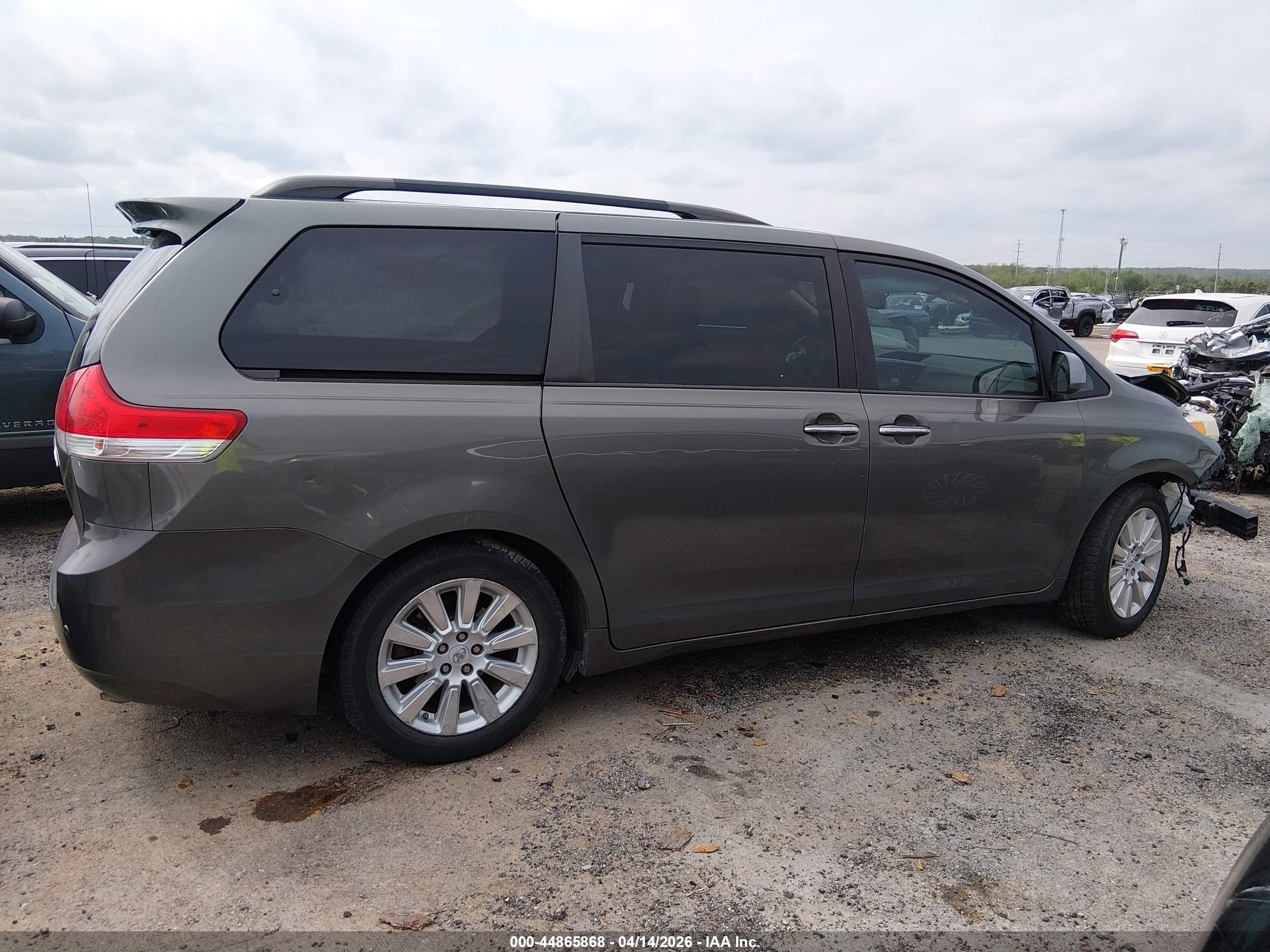 2011 Toyota Sienna Limited V6 Green vin: 5TDYK3DC0BS016251
