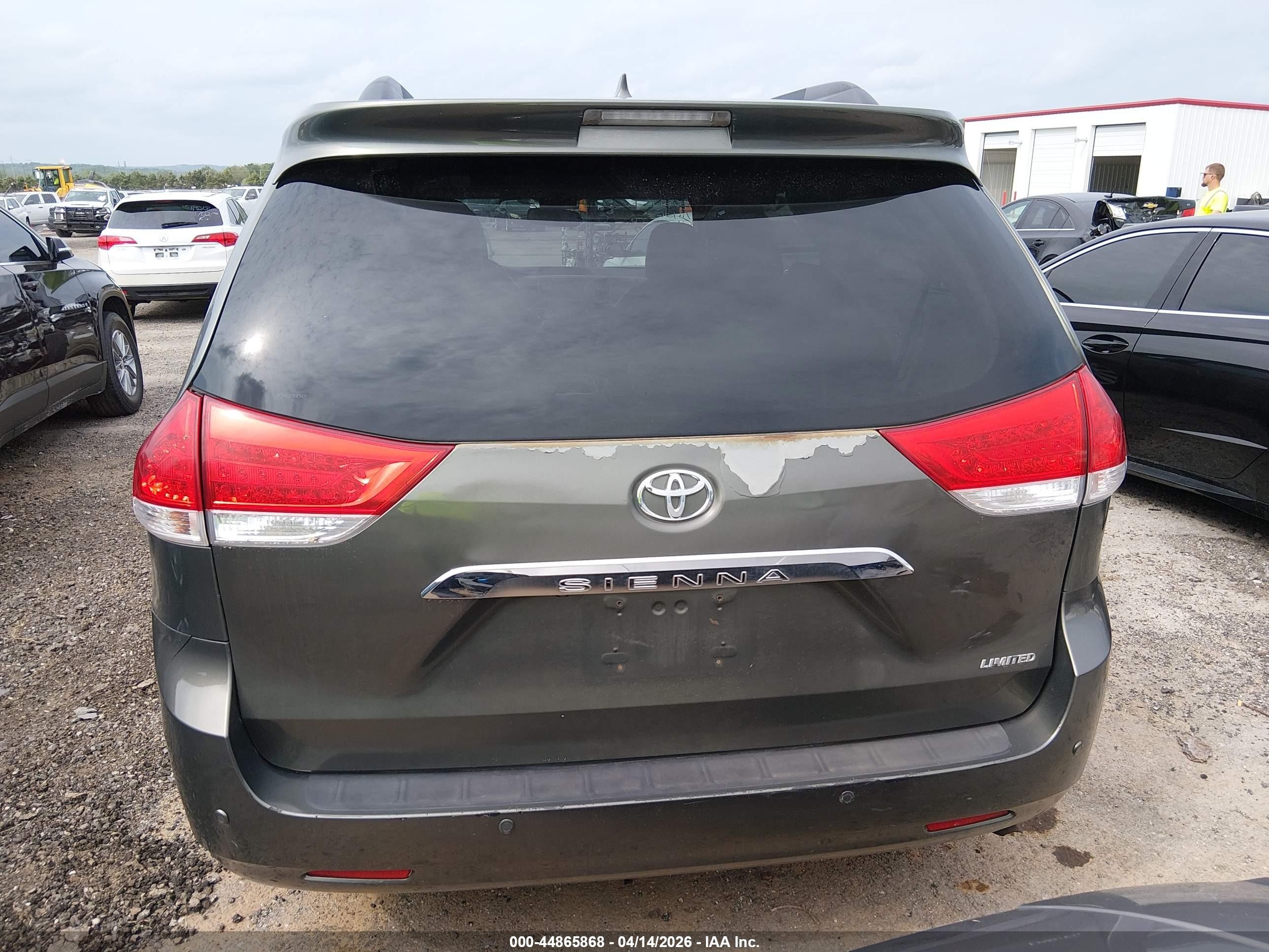2011 Toyota Sienna Limited V6 Green vin: 5TDYK3DC0BS016251