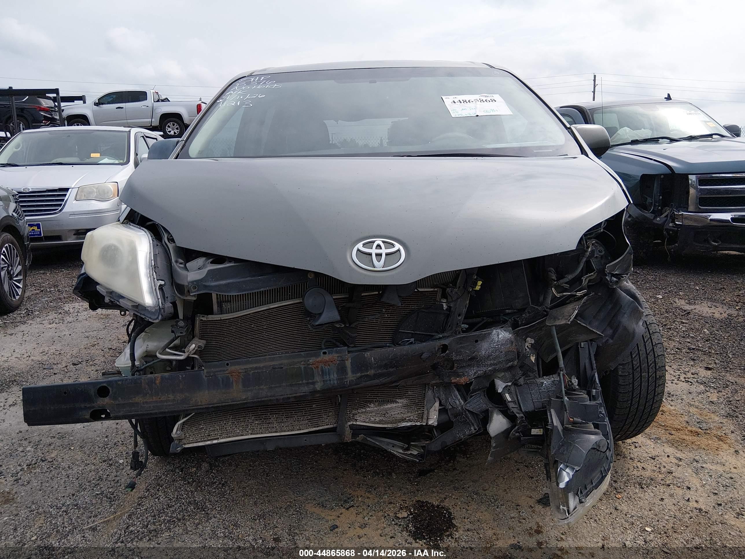 2011 Toyota Sienna Limited V6 Green vin: 5TDYK3DC0BS016251