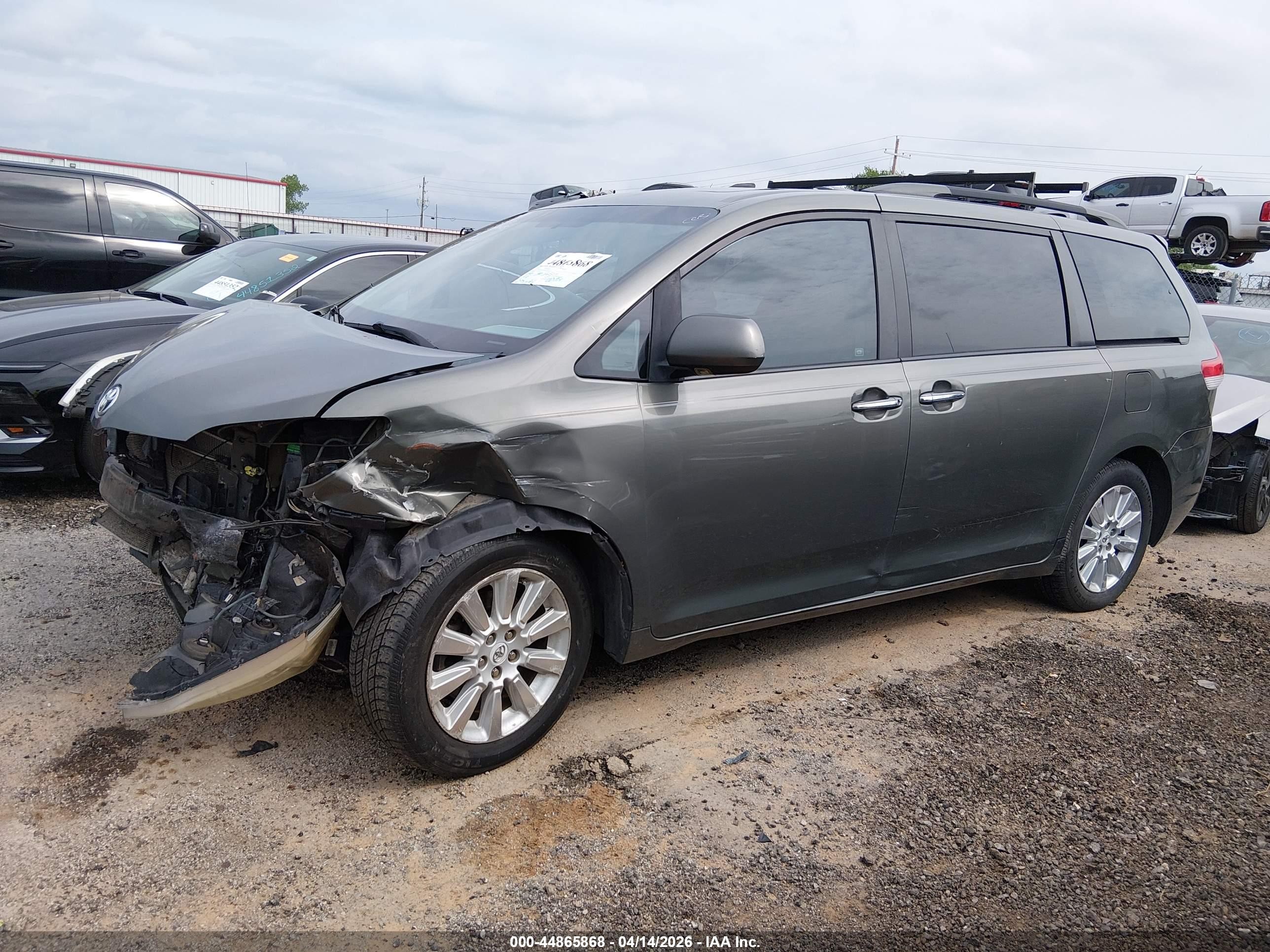 2011 Toyota Sienna Limited V6 Green vin: 5TDYK3DC0BS016251