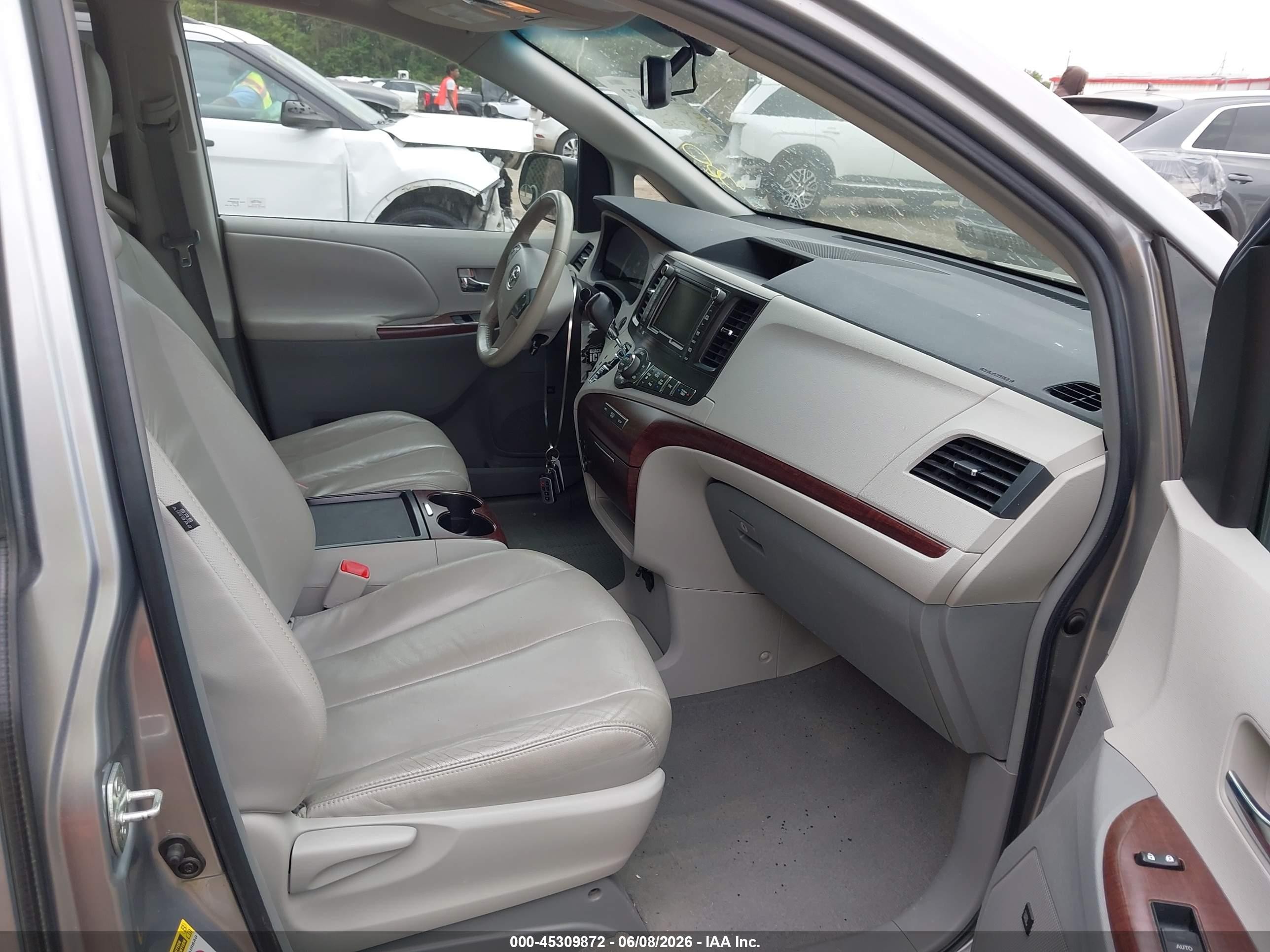2011 Toyota Sienna Xle V6 Серебряный vin: 5TDYK3DC0BS021028