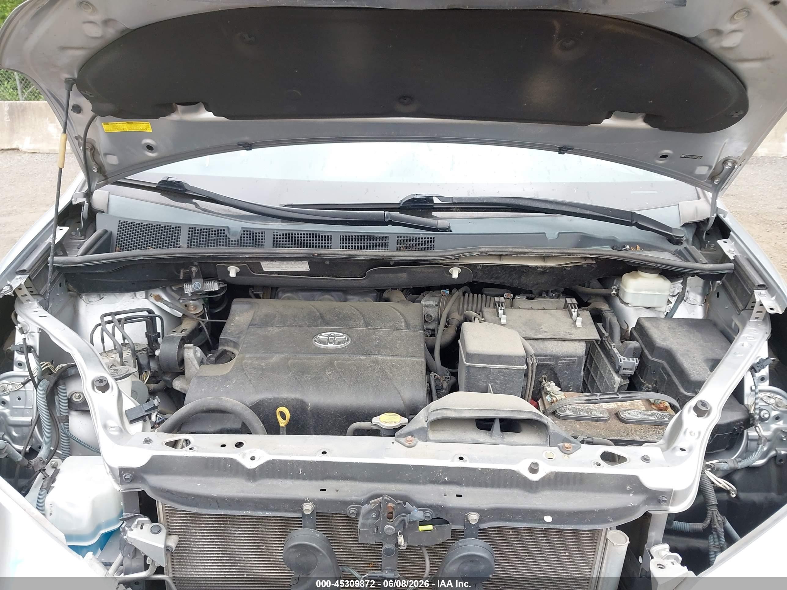 2011 Toyota Sienna Xle V6 Серебряный vin: 5TDYK3DC0BS021028