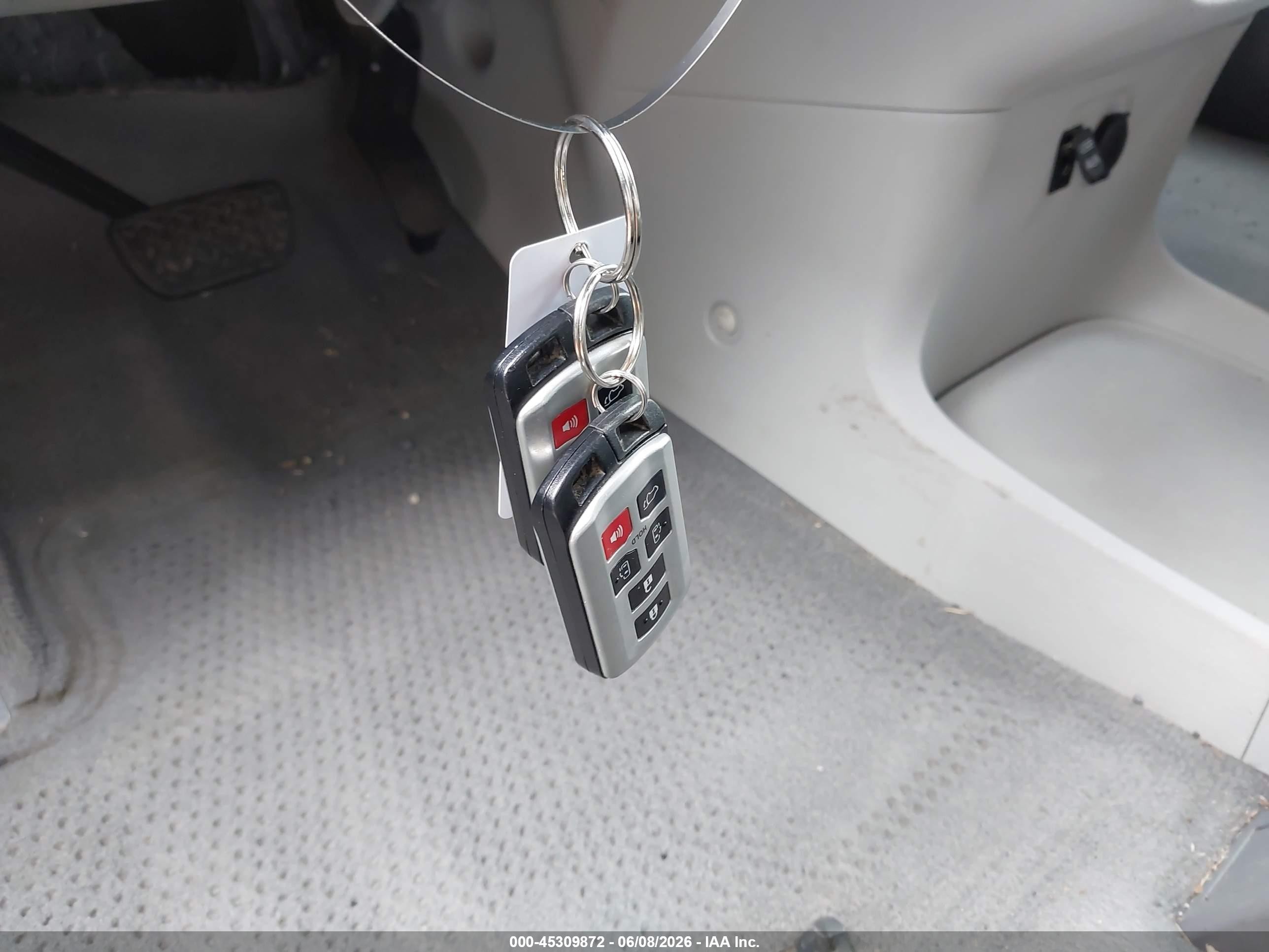 2011 Toyota Sienna Xle V6 Серебряный vin: 5TDYK3DC0BS021028