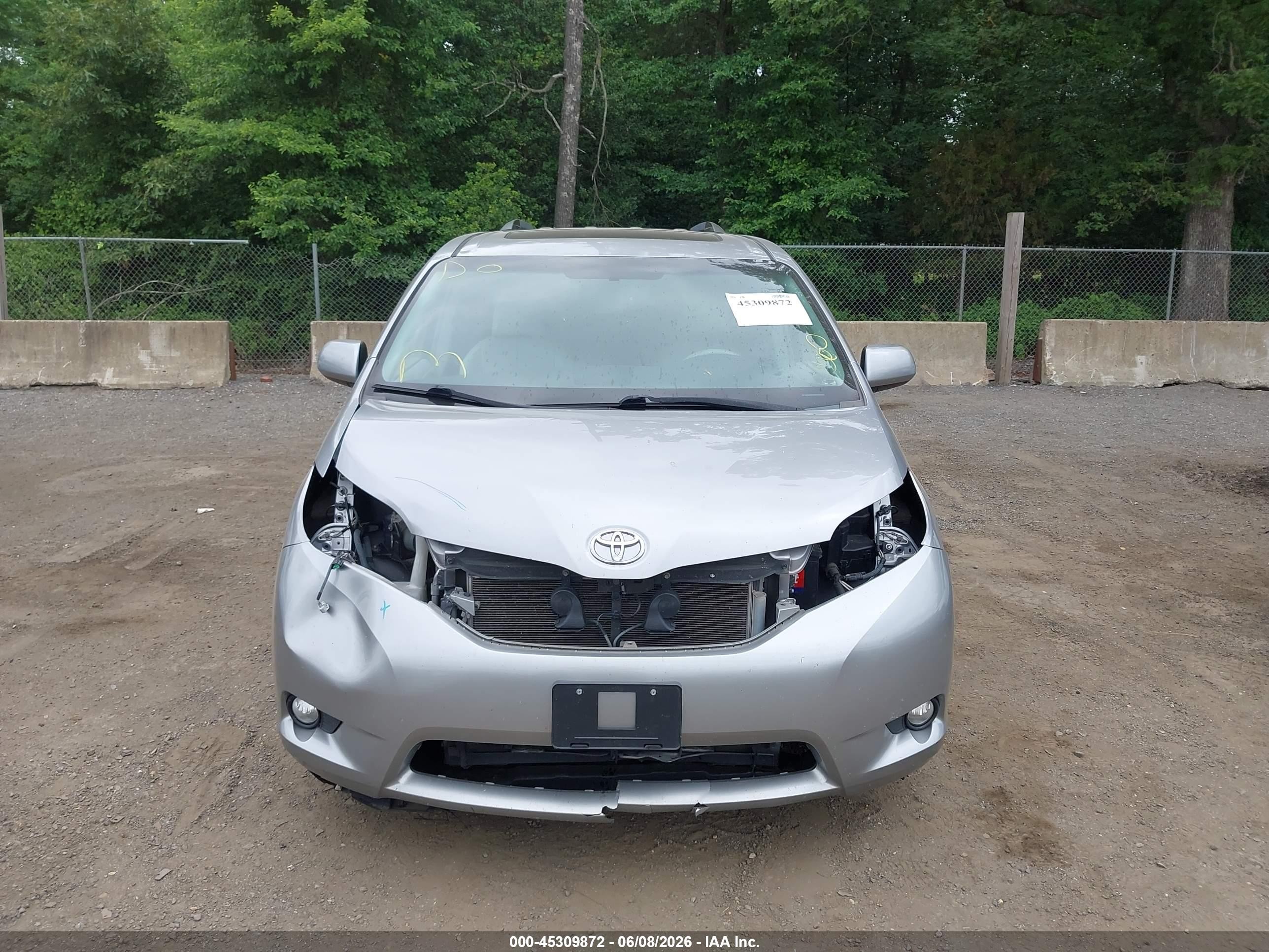 2011 Toyota Sienna Xle V6 Серебряный vin: 5TDYK3DC0BS021028
