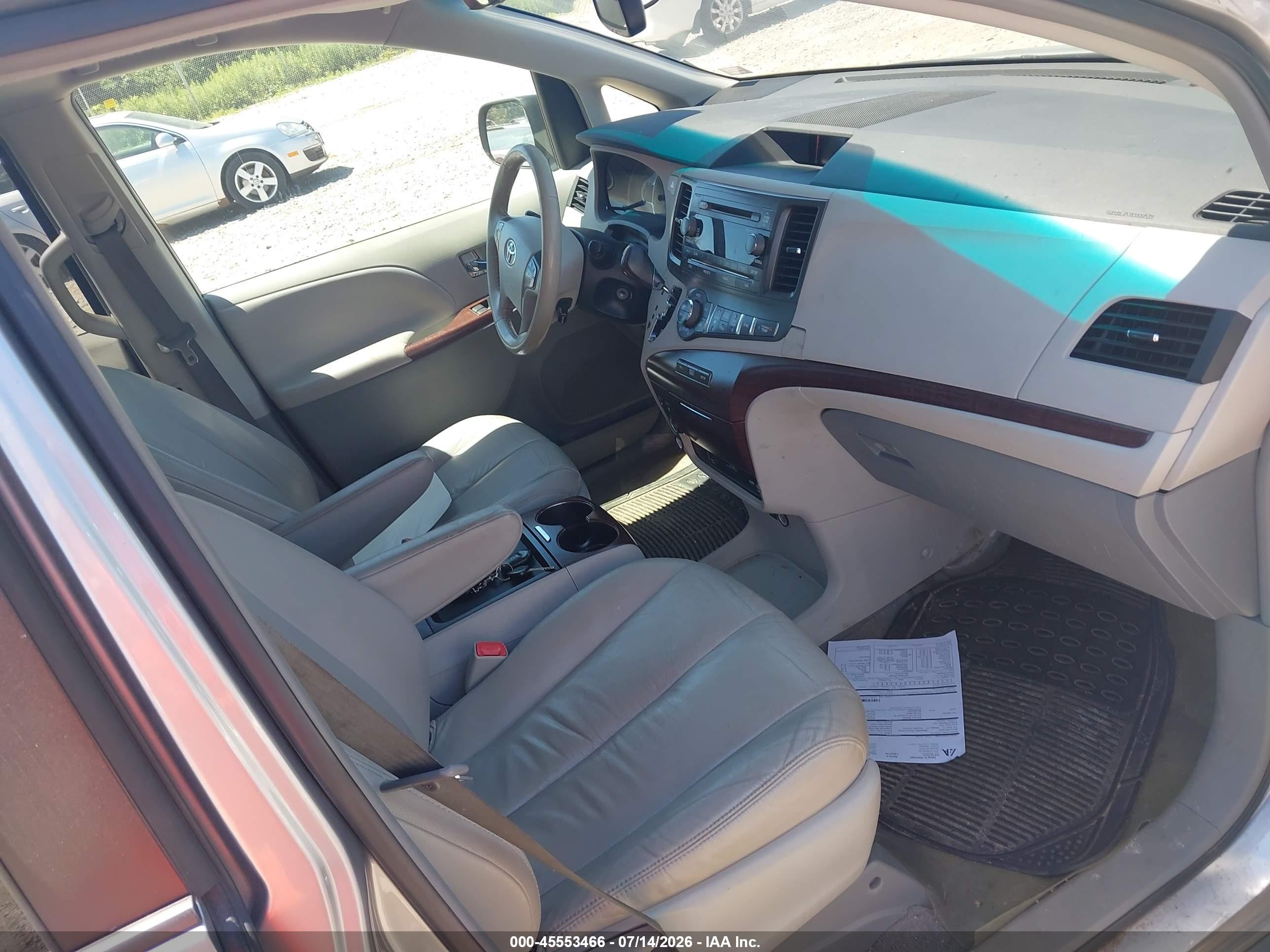 2011 Toyota Sienna Xle V6 Silver vin: 5TDYK3DC0BS026228