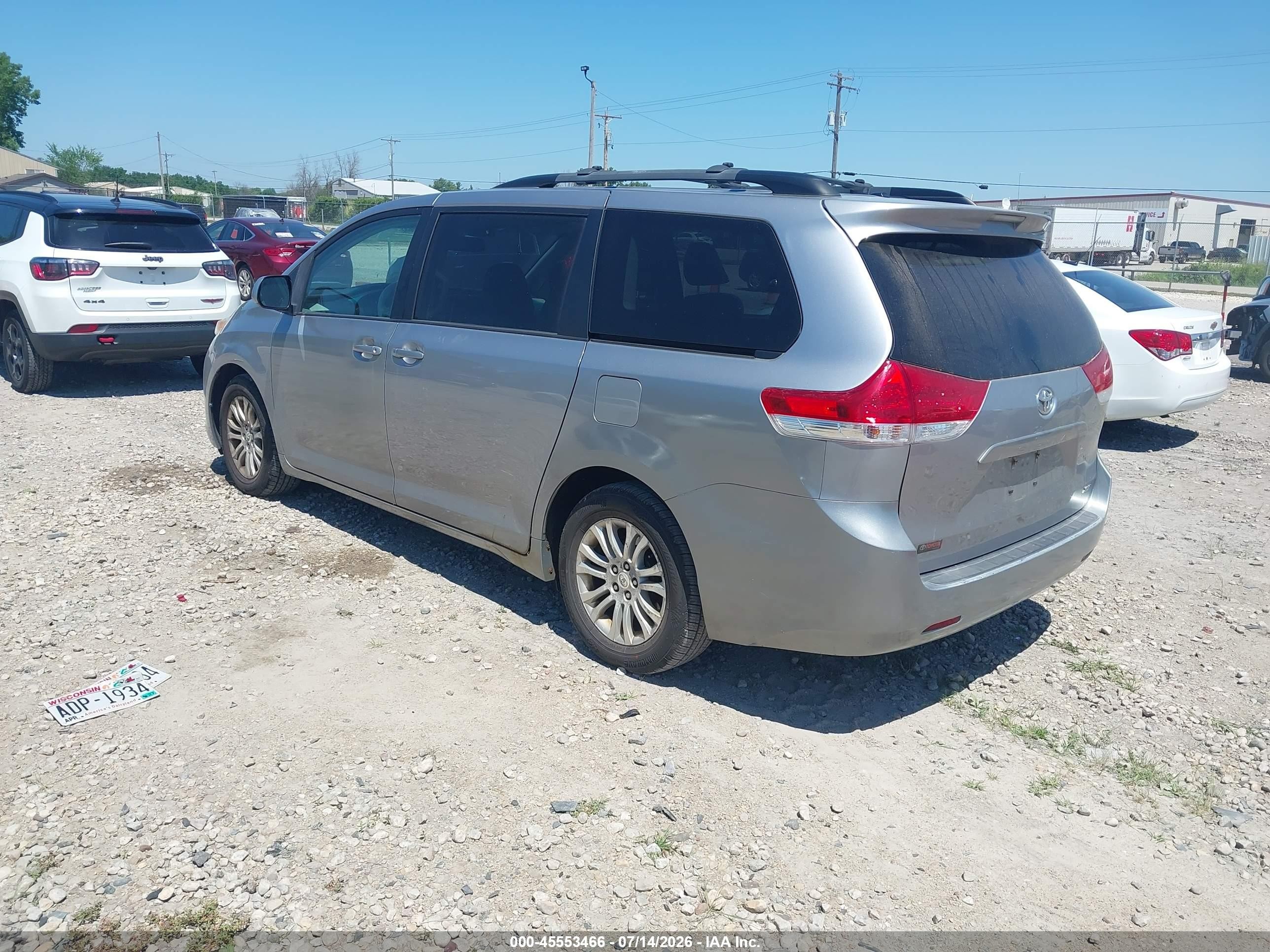 2011 Toyota Sienna Xle V6 Silver vin: 5TDYK3DC0BS026228