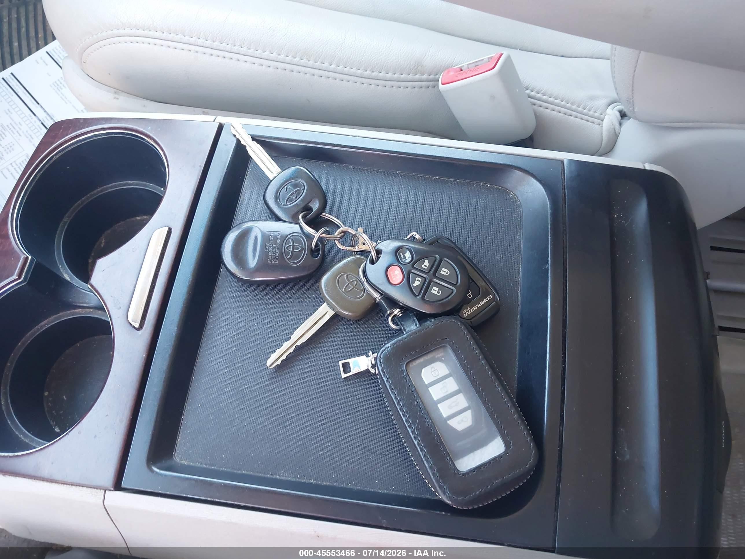2011 Toyota Sienna Xle V6 Silver vin: 5TDYK3DC0BS026228