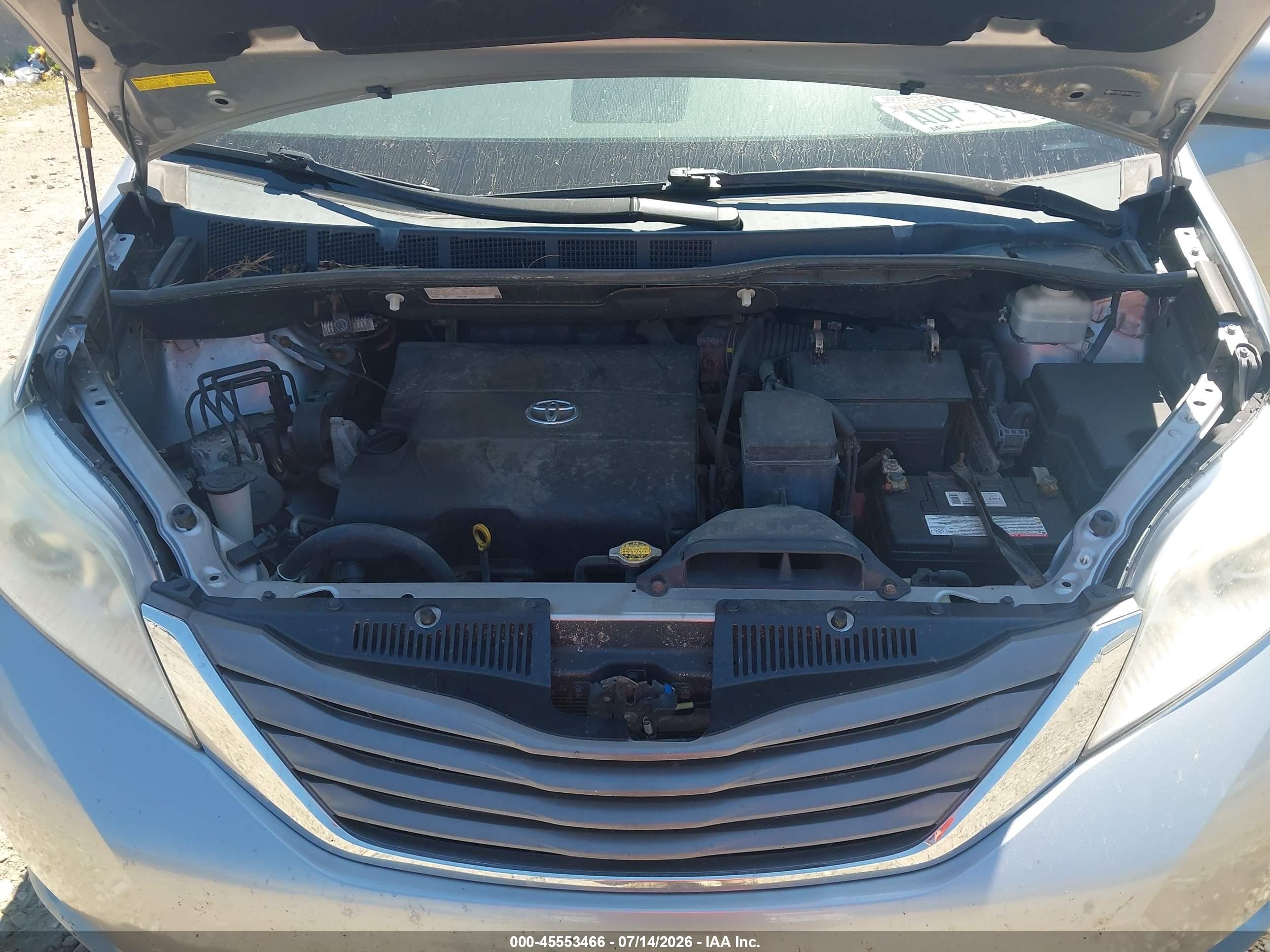 2011 Toyota Sienna Xle V6 Silver vin: 5TDYK3DC0BS026228