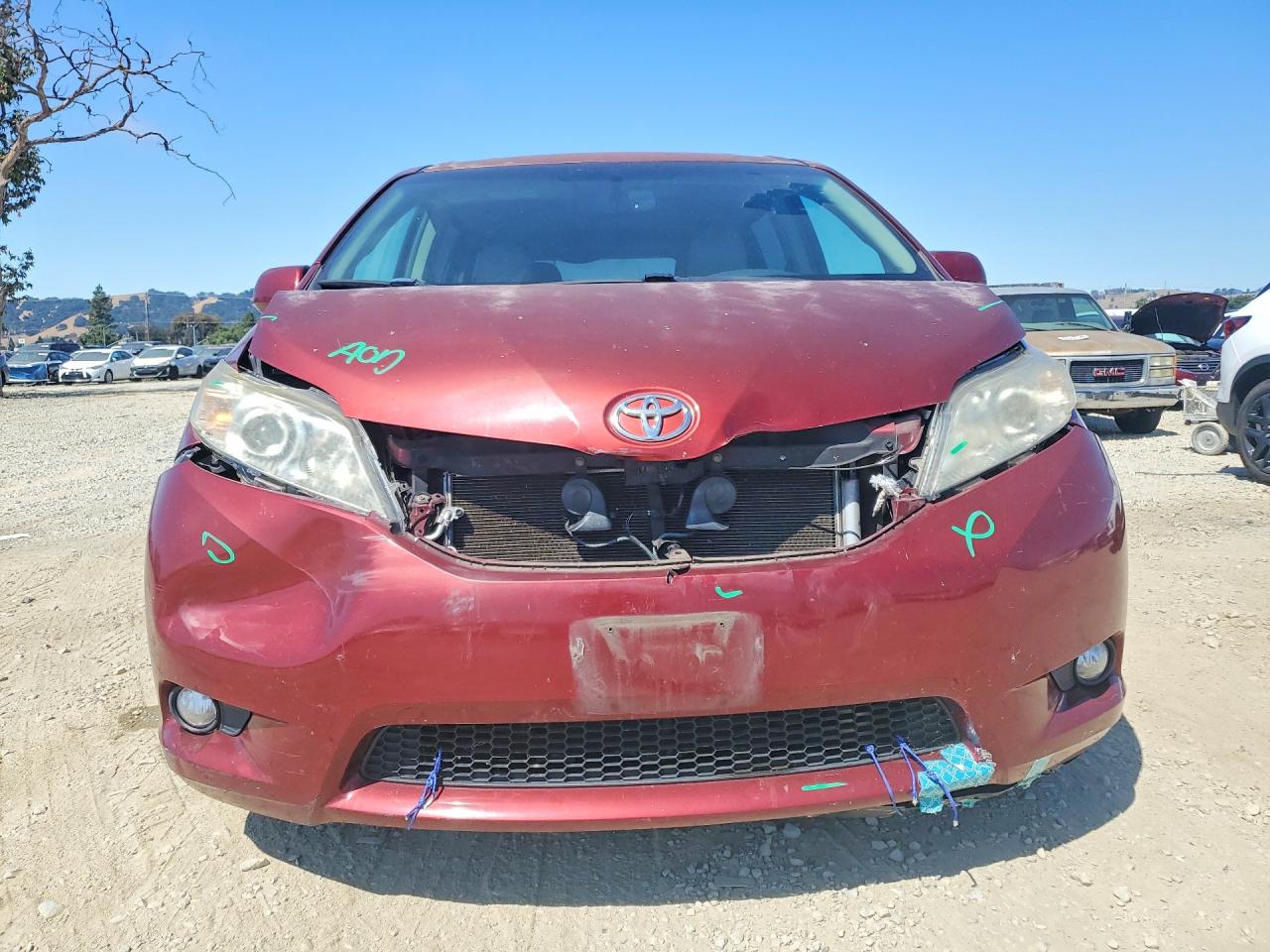 2011 Toyota Sienna Xle 8-passenger Burgundy vin: 5TDYK3DC0BS080631