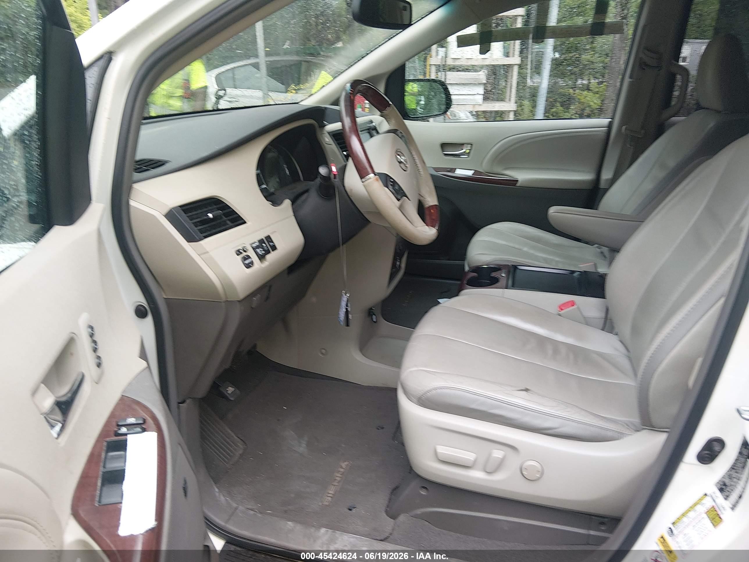 2011 Toyota Sienna Limited V6 White vin: 5TDYK3DC0BS086249