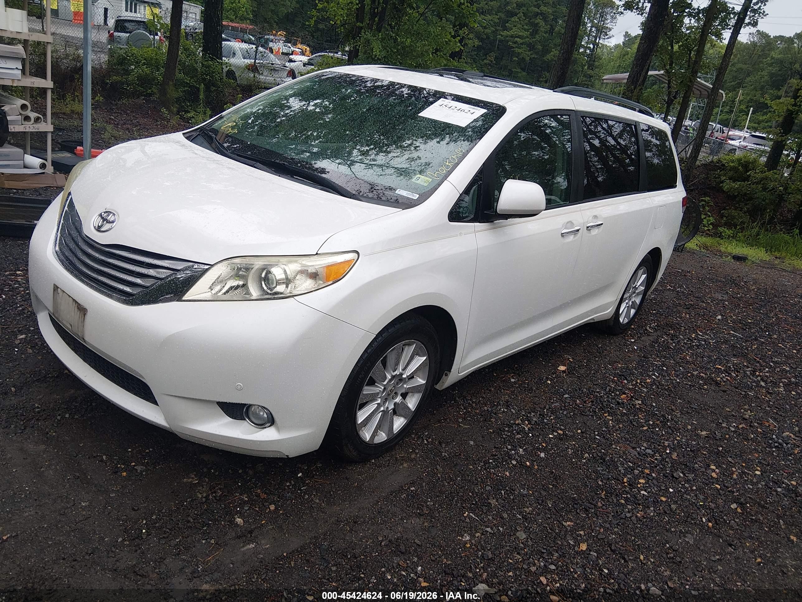 2011 Toyota Sienna Limited V6 White vin: 5TDYK3DC0BS086249