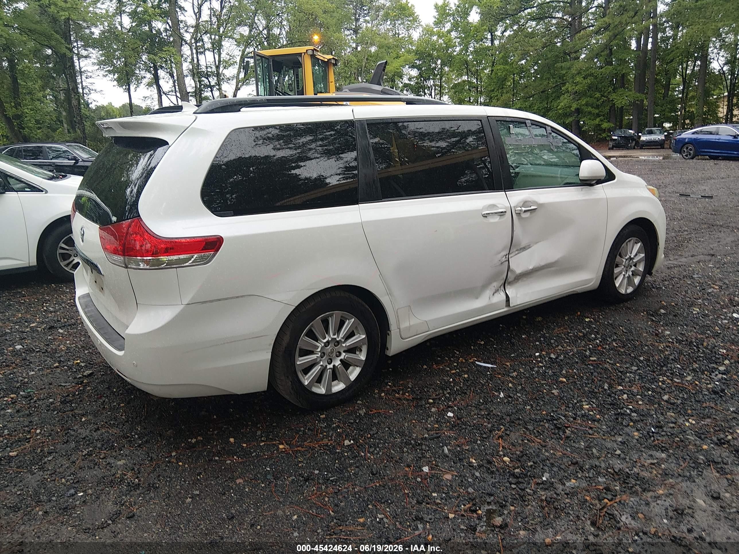 2011 Toyota Sienna Limited V6 White vin: 5TDYK3DC0BS086249