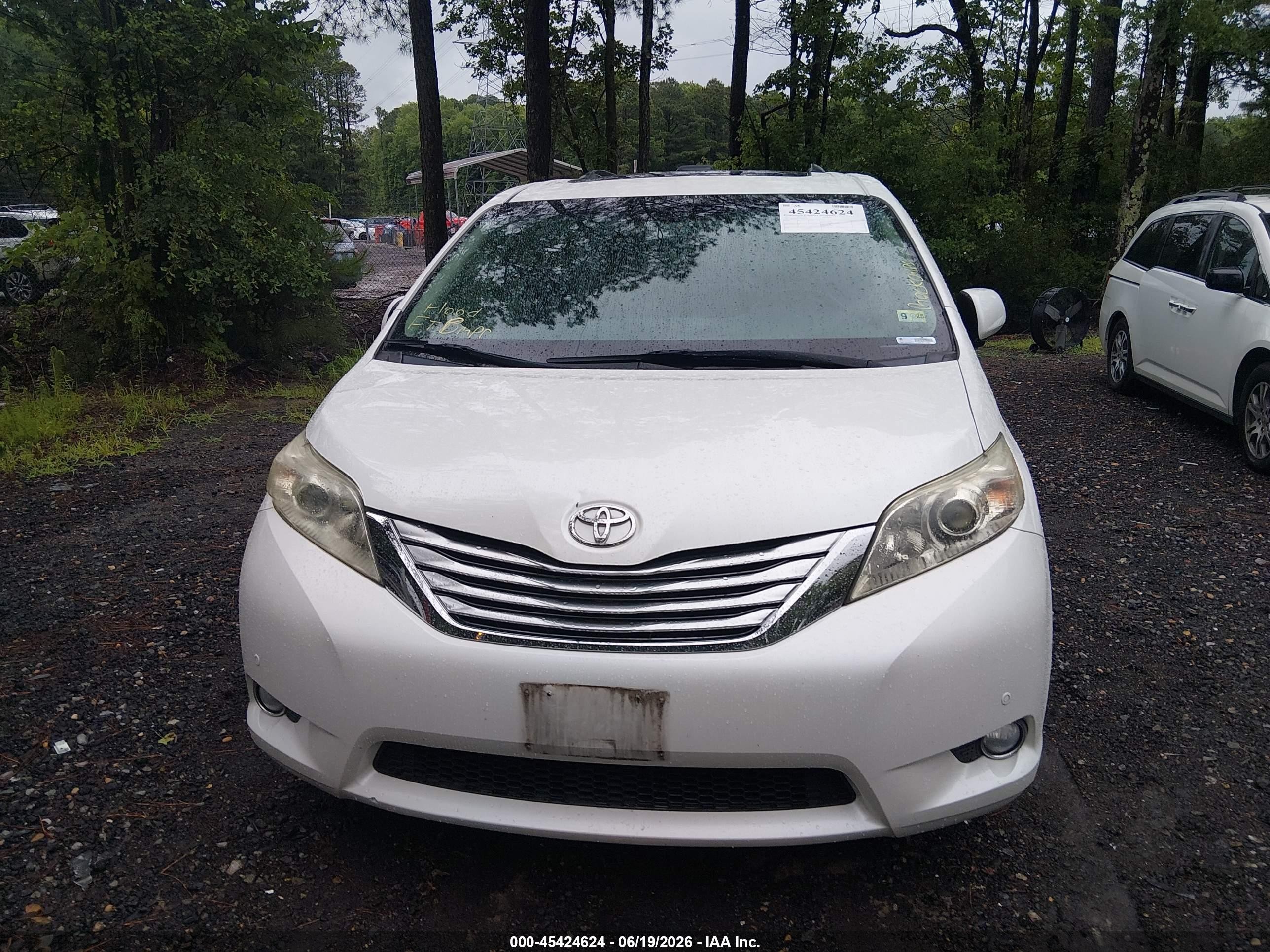 2011 Toyota Sienna Limited V6 White vin: 5TDYK3DC0BS086249