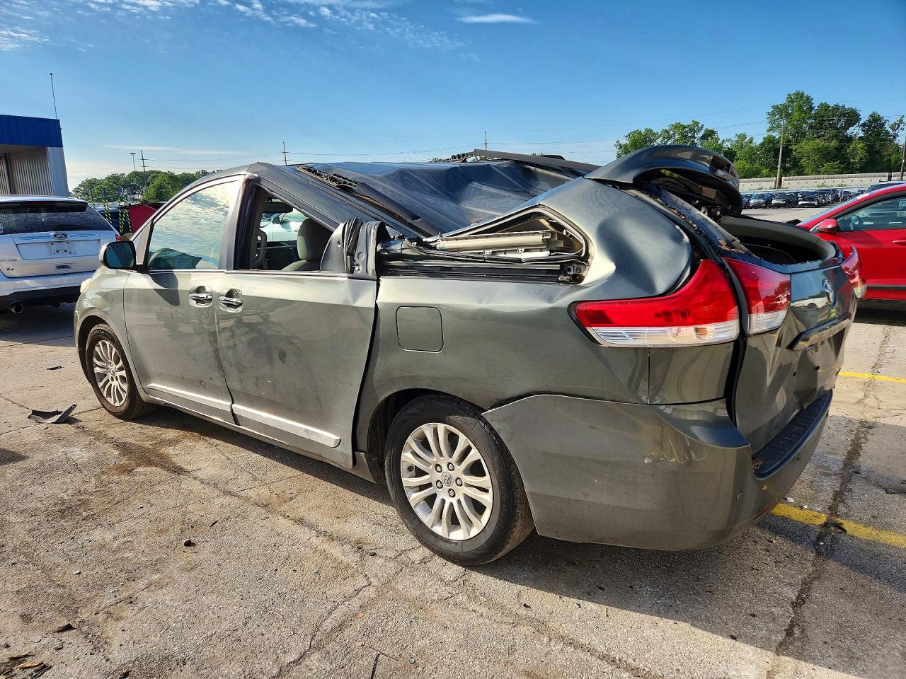 2011 Toyota Sienna Xle 8-passenger Зеленый vin: 5TDYK3DC0BS094674