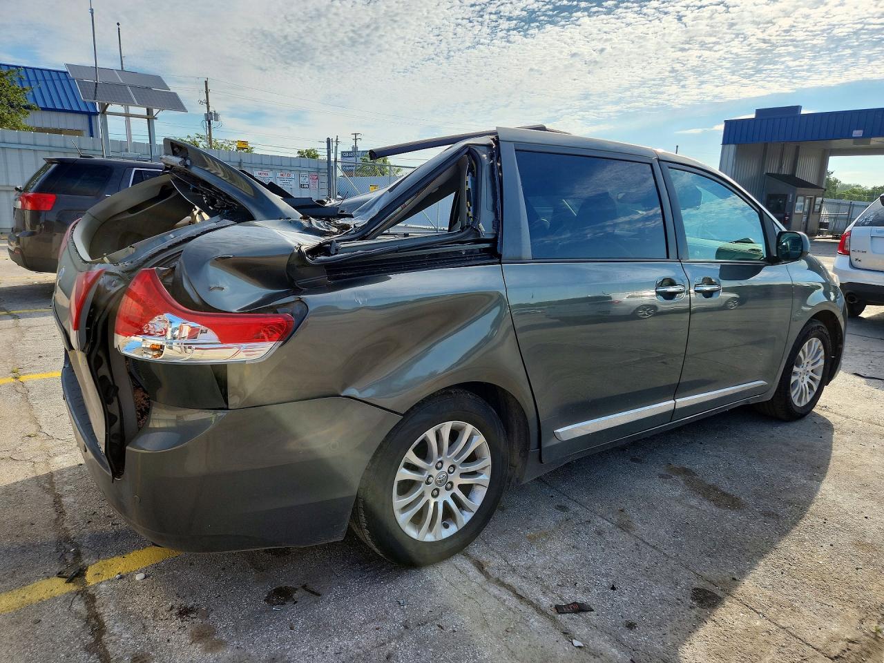2011 Toyota Sienna Xle 8-passenger Зеленый vin: 5TDYK3DC0BS094674