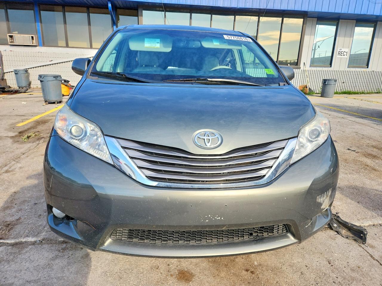2011 Toyota Sienna Xle 8-passenger Зеленый vin: 5TDYK3DC0BS094674