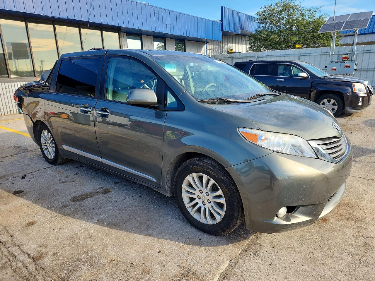2011 Toyota Sienna Xle 8-passenger Зеленый vin: 5TDYK3DC0BS094674