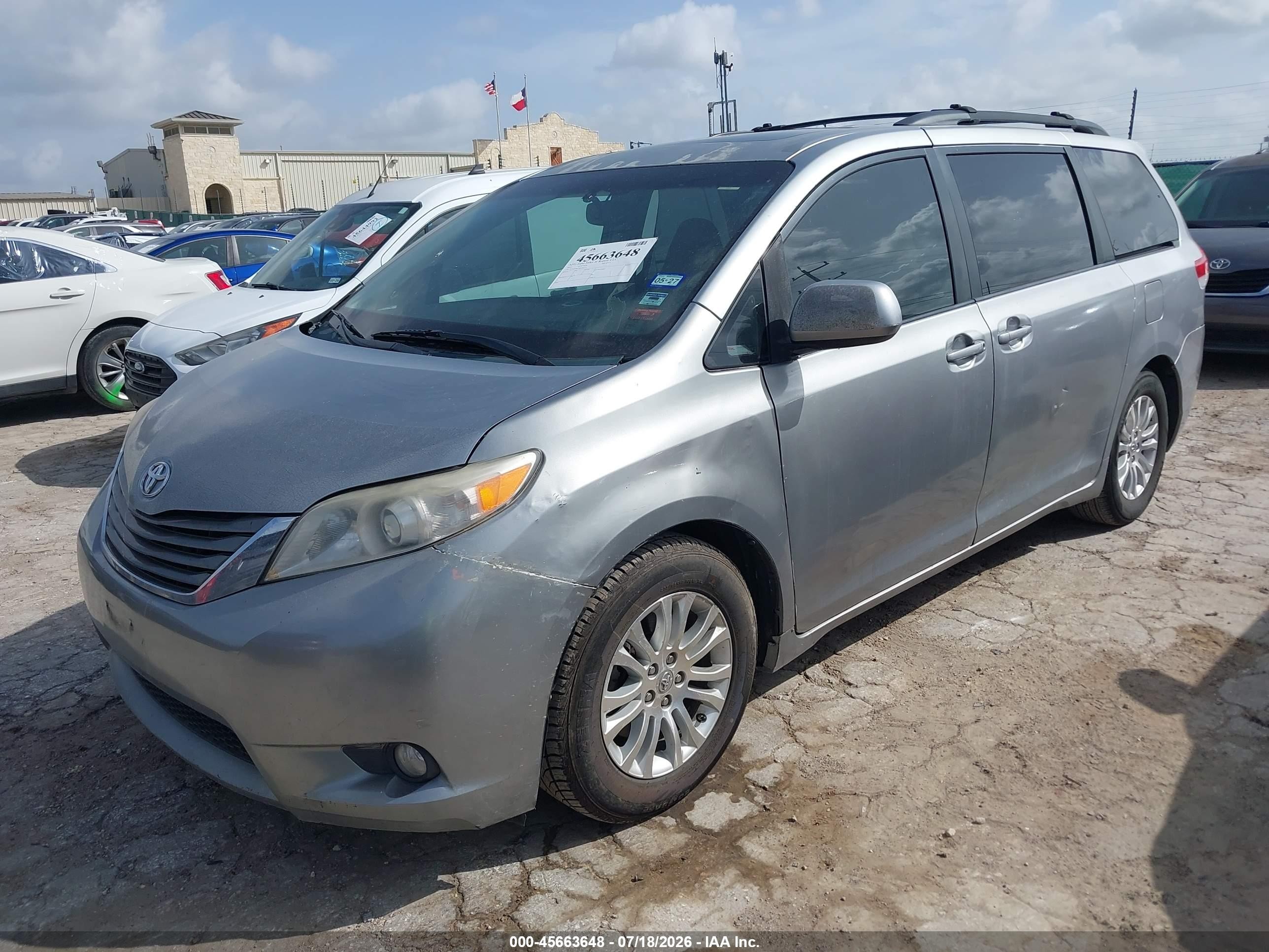 2011 Toyota Sienna Xle V6 Silver vin: 5TDYK3DC0BS102112