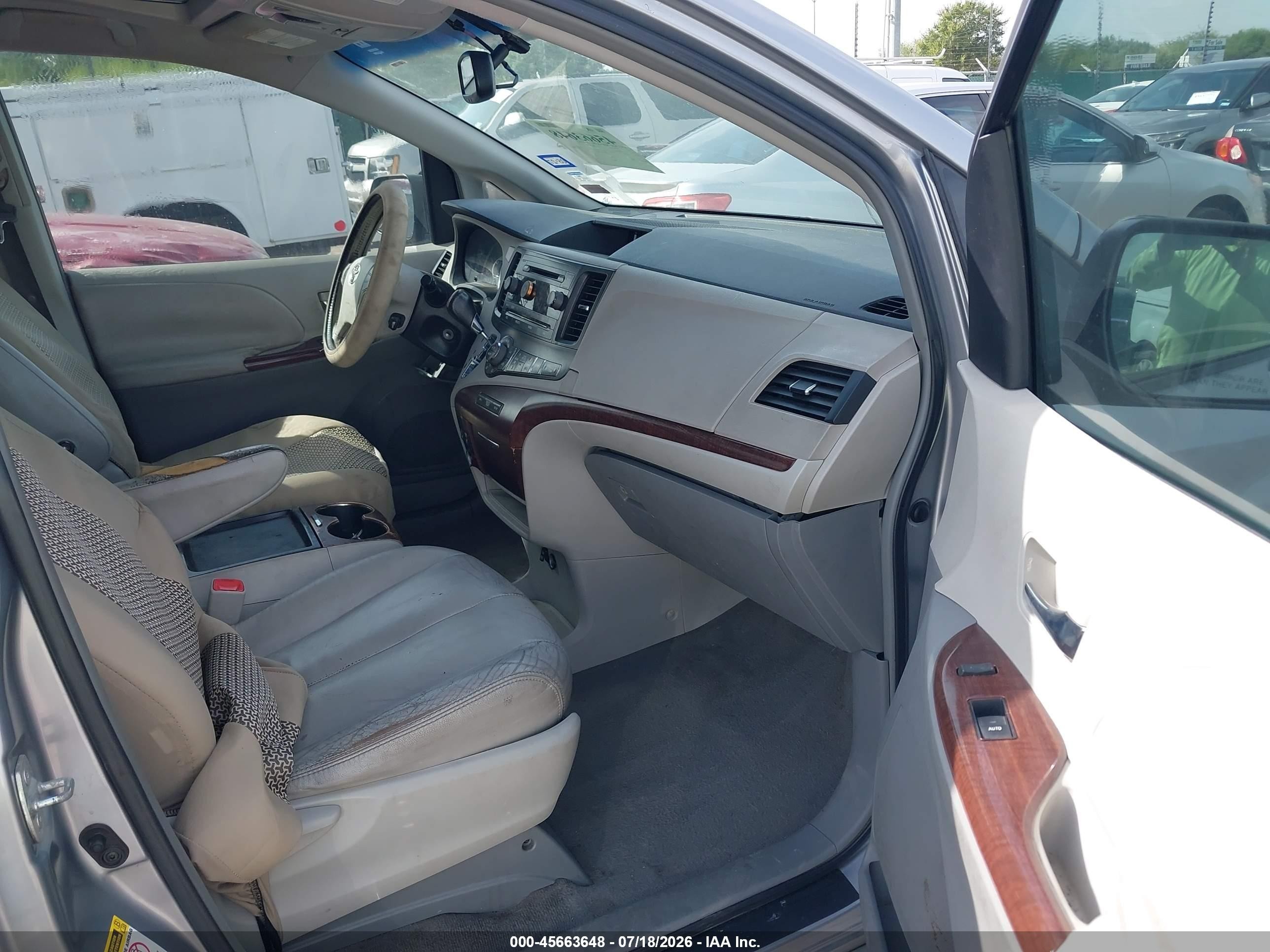 2011 Toyota Sienna Xle V6 Silver vin: 5TDYK3DC0BS102112