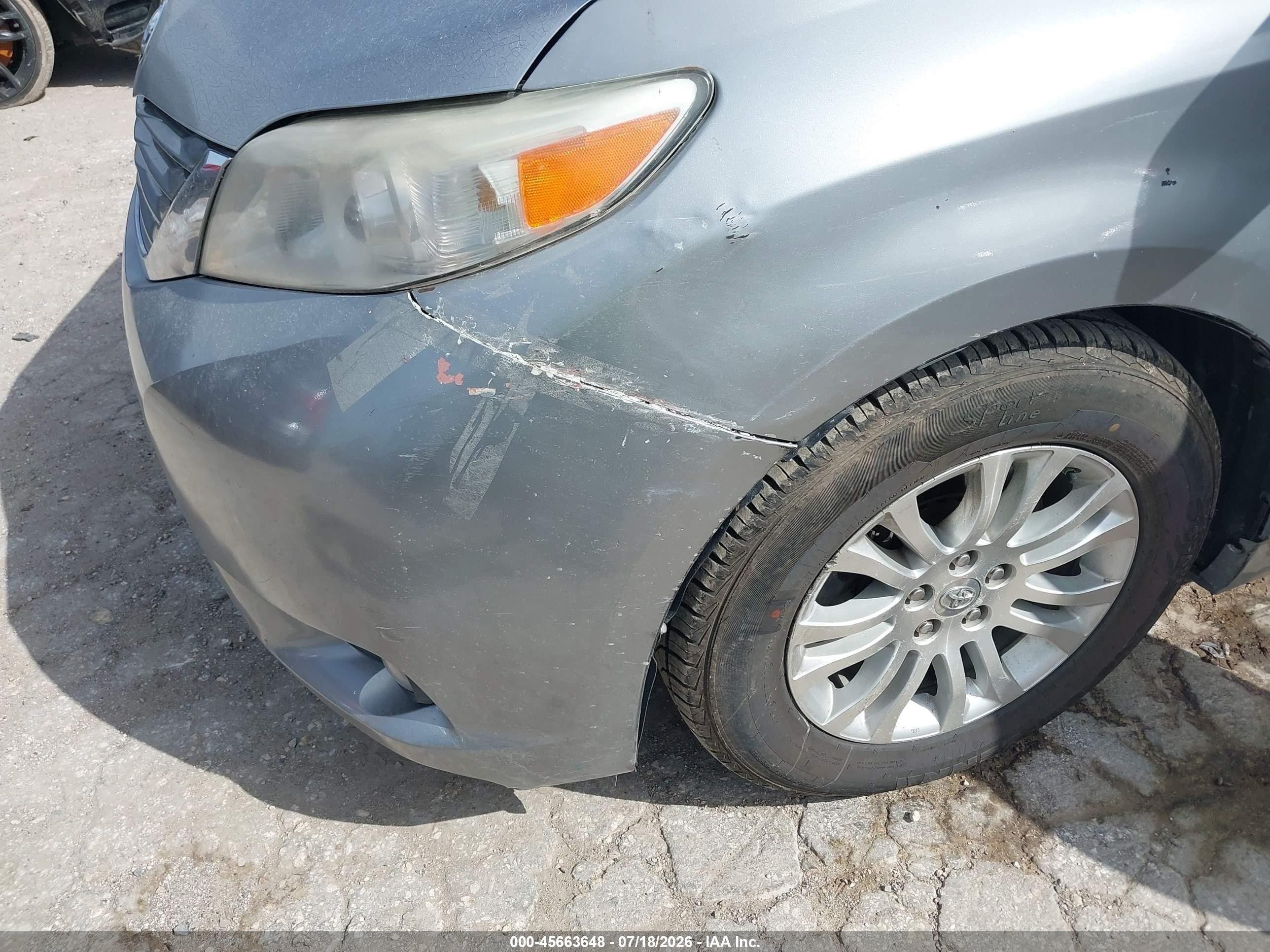 2011 Toyota Sienna Xle V6 Silver vin: 5TDYK3DC0BS102112