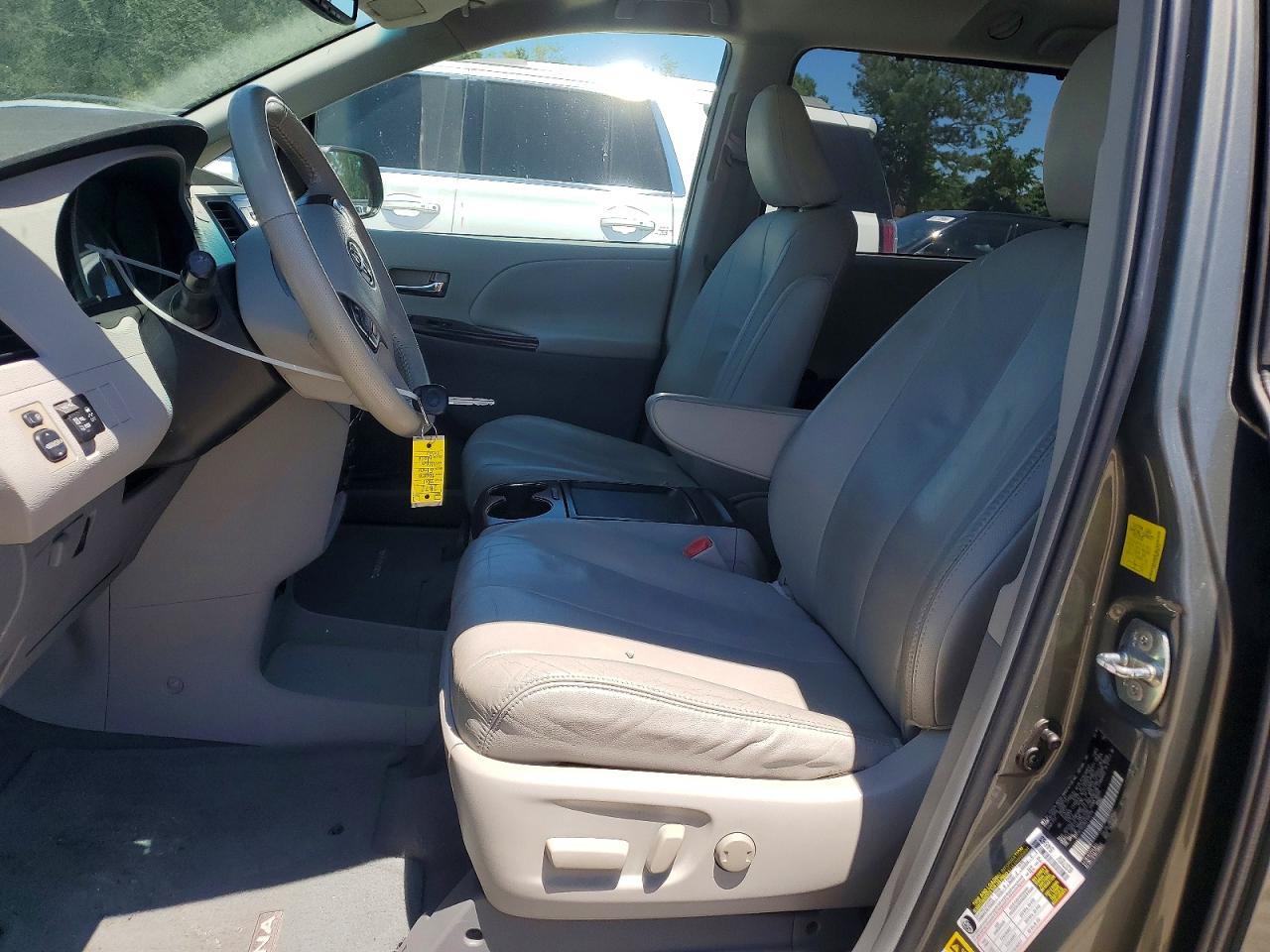 2011 Toyota Sienna Xle 8-passenger Серый vin: 5TDYK3DC0BS104779