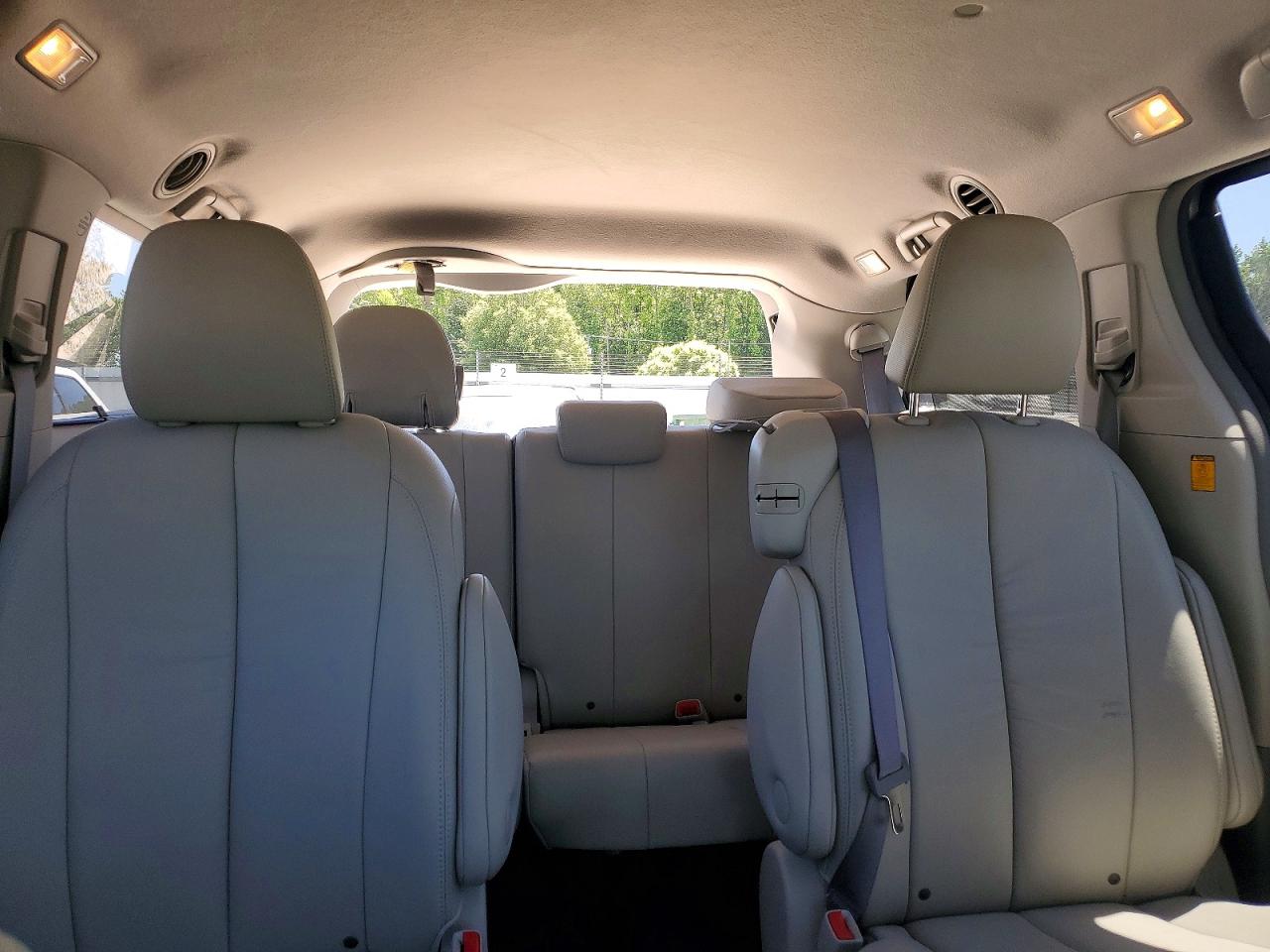 2011 Toyota Sienna Xle 8-passenger Серый vin: 5TDYK3DC0BS104779