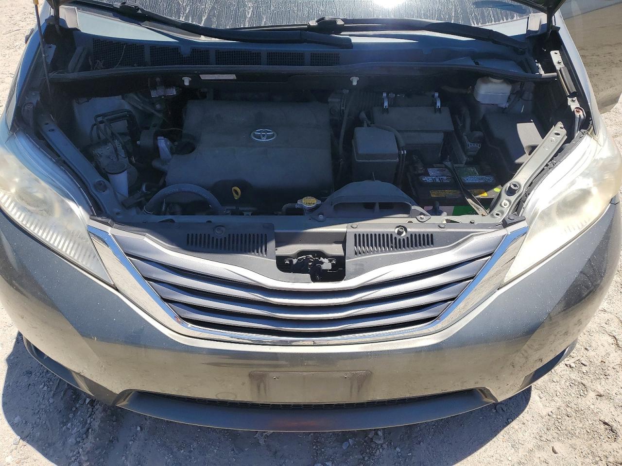 2011 Toyota Sienna Xle 8-passenger Серый vin: 5TDYK3DC0BS104779