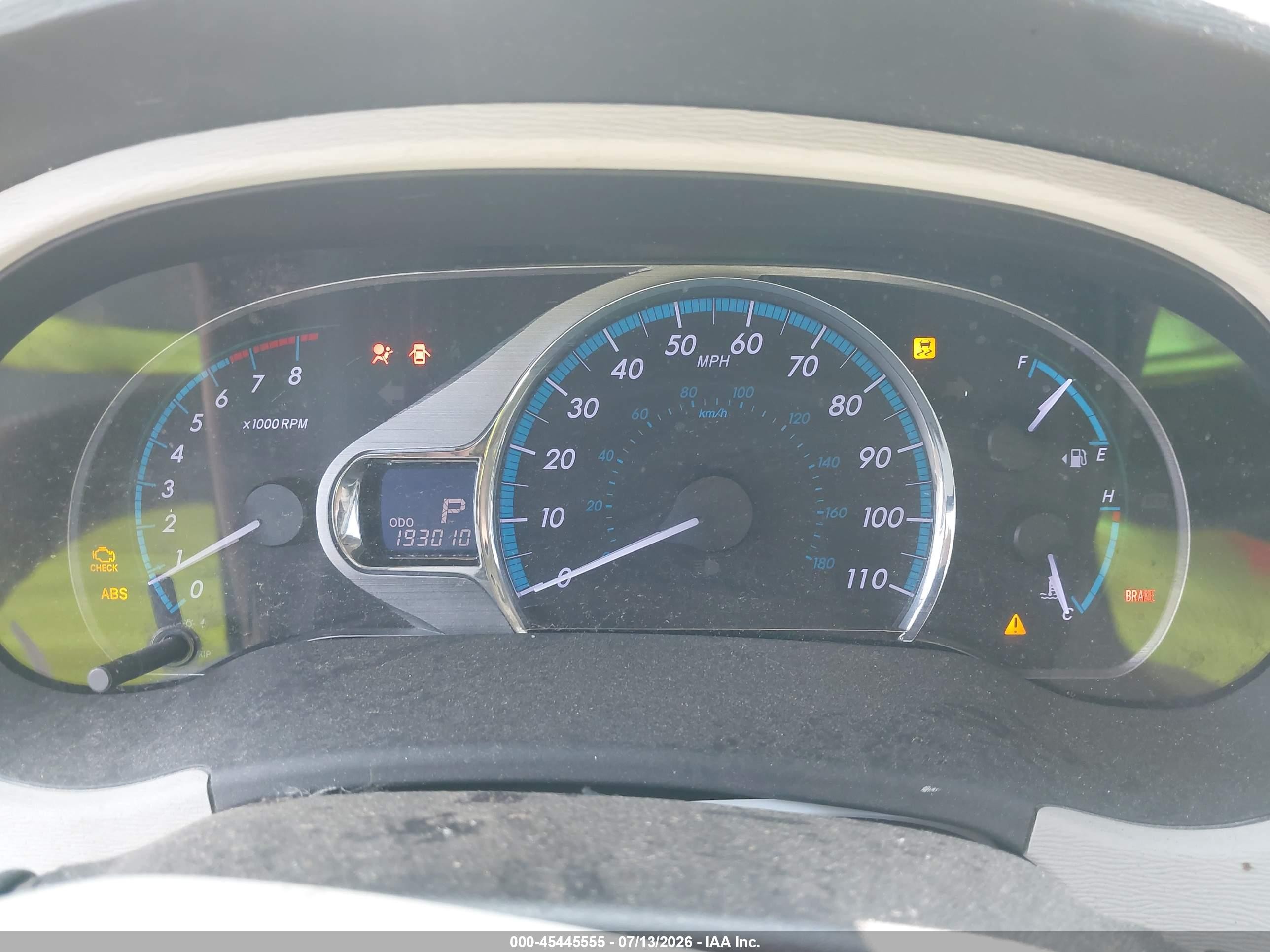 2011 Toyota Sienna Xle V6 Silver vin: 5TDYK3DC0BS106631