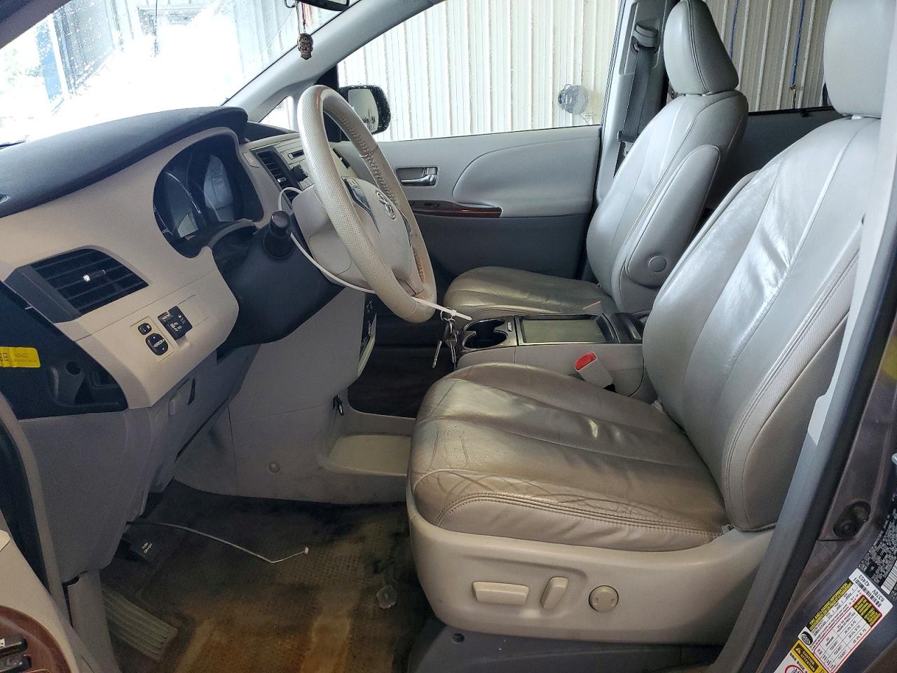 2011 Toyota Sienna Xle 8-passenger Gray vin: 5TDYK3DC0BS111196