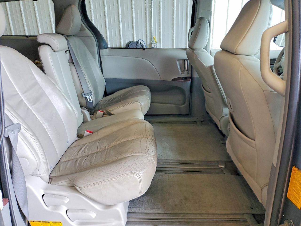 2011 Toyota Sienna Xle 8-passenger Gray vin: 5TDYK3DC0BS111196