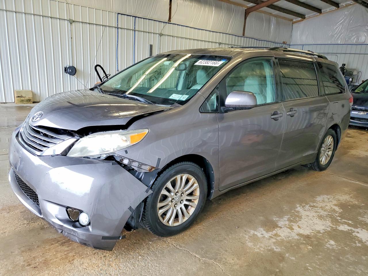 2011 Toyota Sienna Xle 8-passenger Gray vin: 5TDYK3DC0BS111196