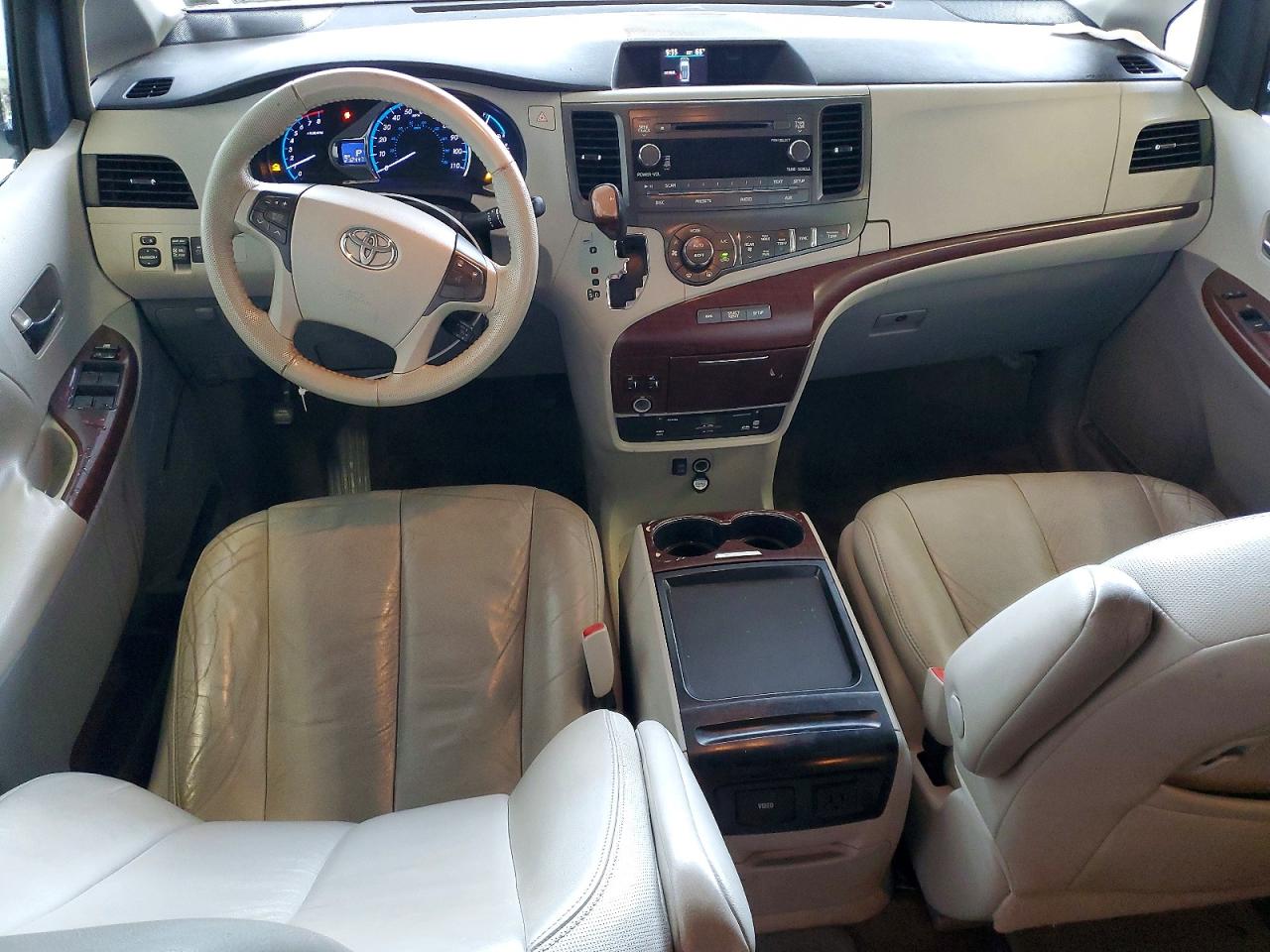 2011 Toyota Sienna Xle 8-passenger Gray vin: 5TDYK3DC0BS111196