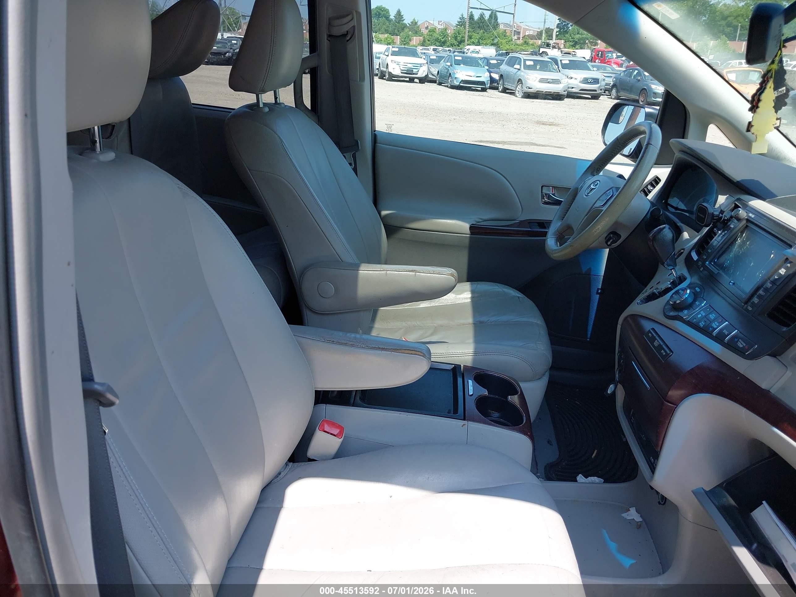 2011 Toyota Sienna Xle/limited Burgundy vin: 5TDYK3DC0BS112221
