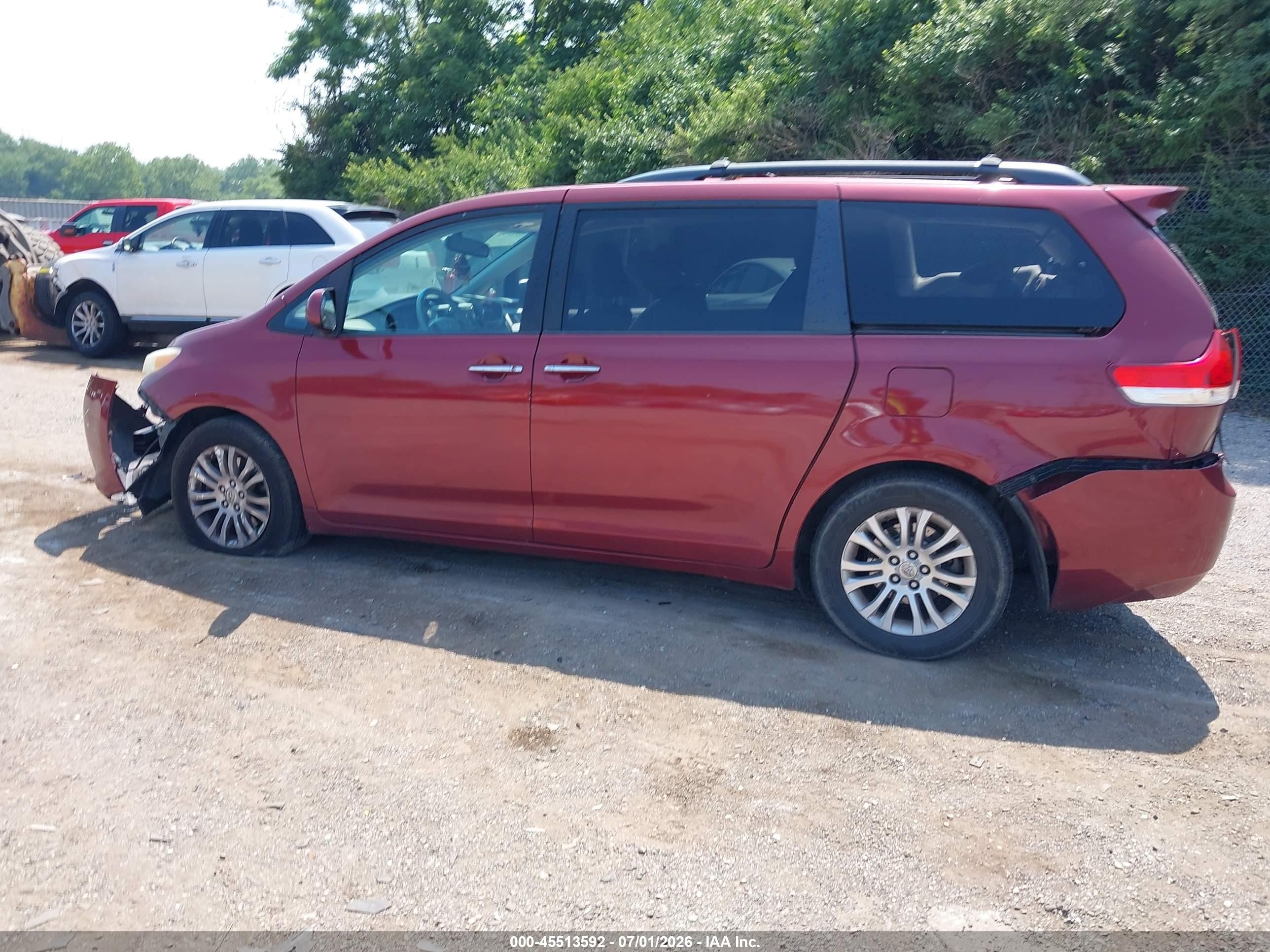 2011 Toyota Sienna Xle/limited Burgundy vin: 5TDYK3DC0BS112221