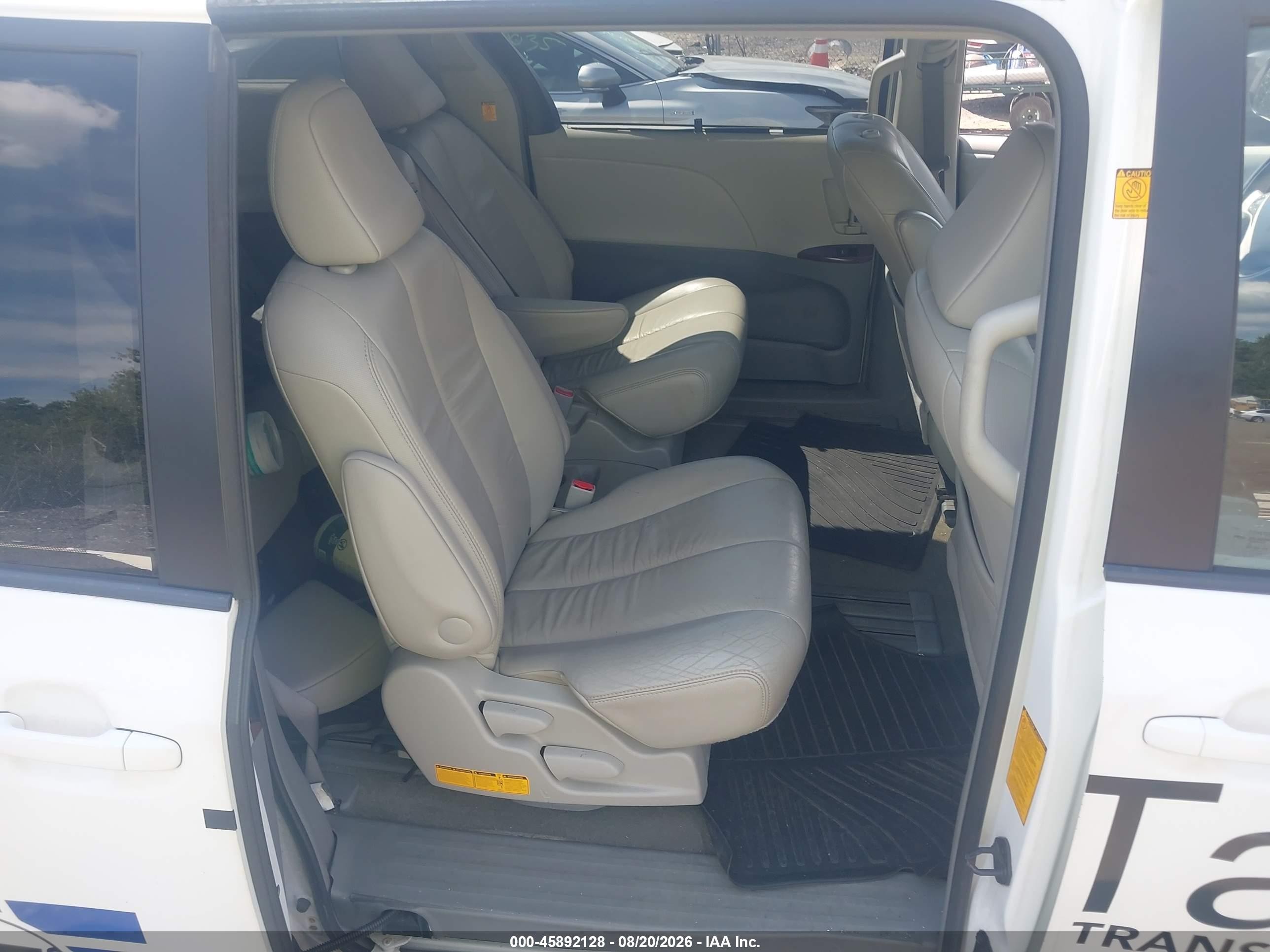 2011 Toyota Sienna Xle V6 Белый vin: 5TDYK3DC0BS132288