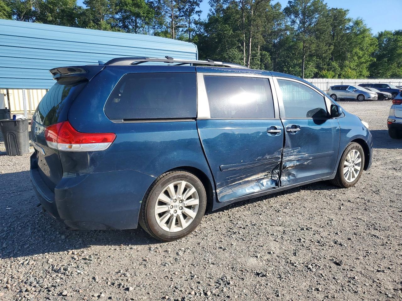 2011 Toyota Sienna Limited 7-passenger Blue vin: 5TDYK3DC0BS147406