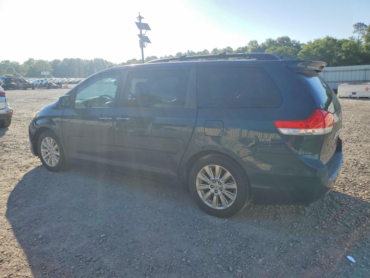 2011 Toyota Sienna Limited 7-passenger Blue vin: 5TDYK3DC0BS147406