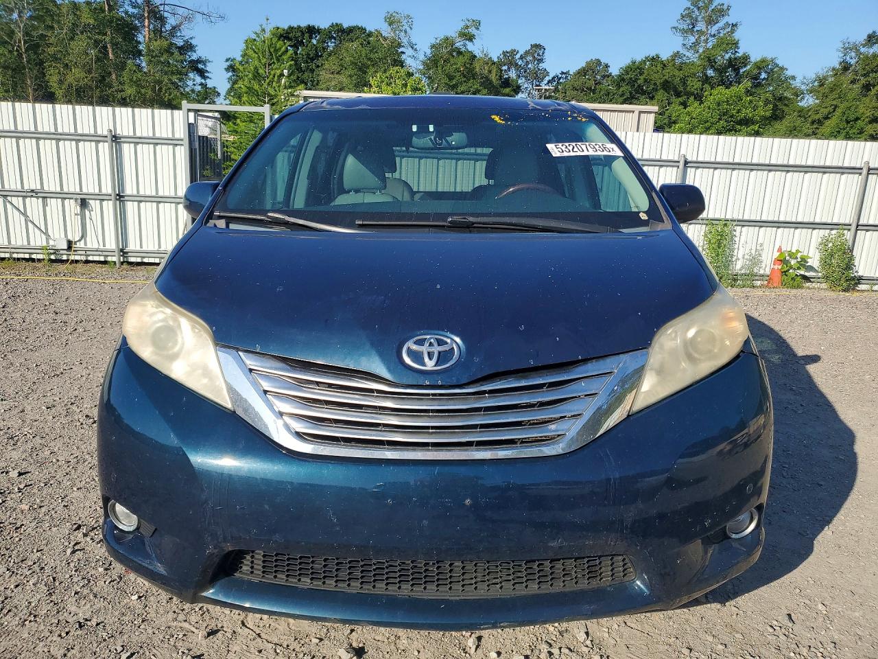 2011 Toyota Sienna Limited 7-passenger Blue vin: 5TDYK3DC0BS147406