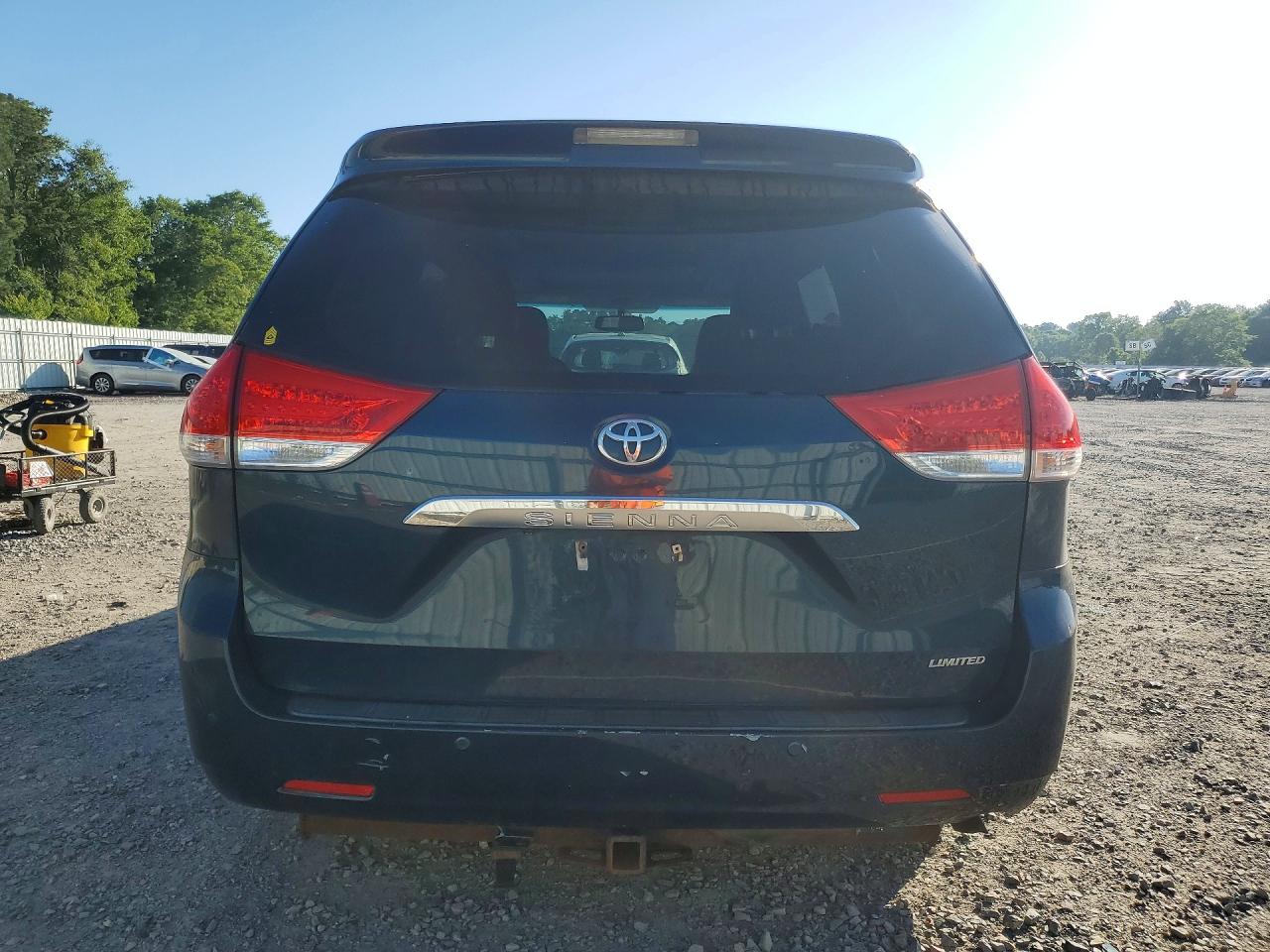2011 Toyota Sienna Limited 7-passenger Blue vin: 5TDYK3DC0BS147406