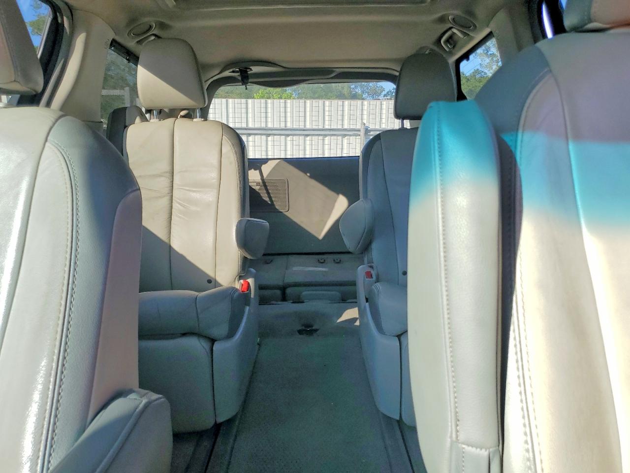 2011 Toyota Sienna Limited 7-passenger Blue vin: 5TDYK3DC0BS147406