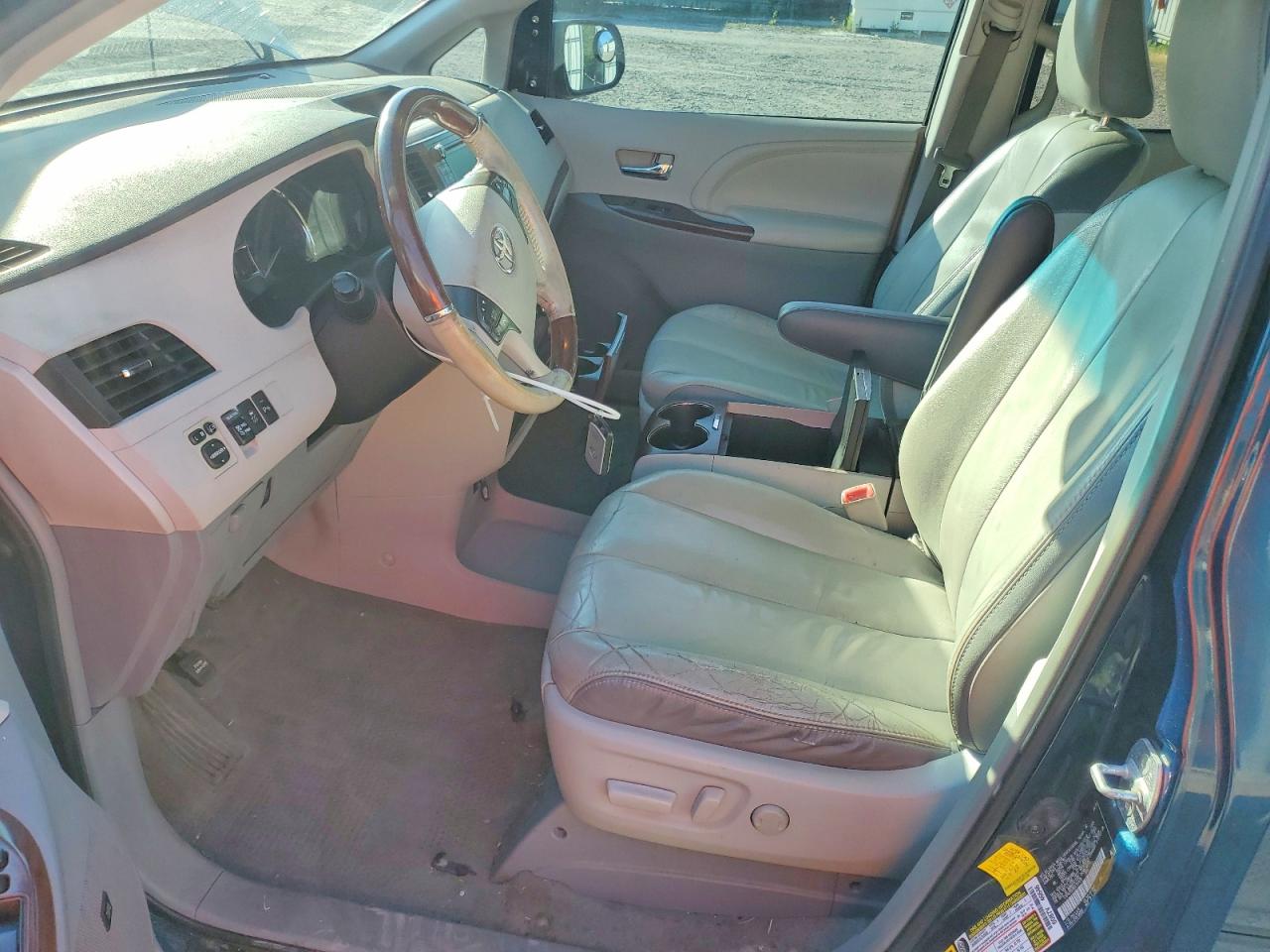 2011 Toyota Sienna Limited 7-passenger Blue vin: 5TDYK3DC0BS147406
