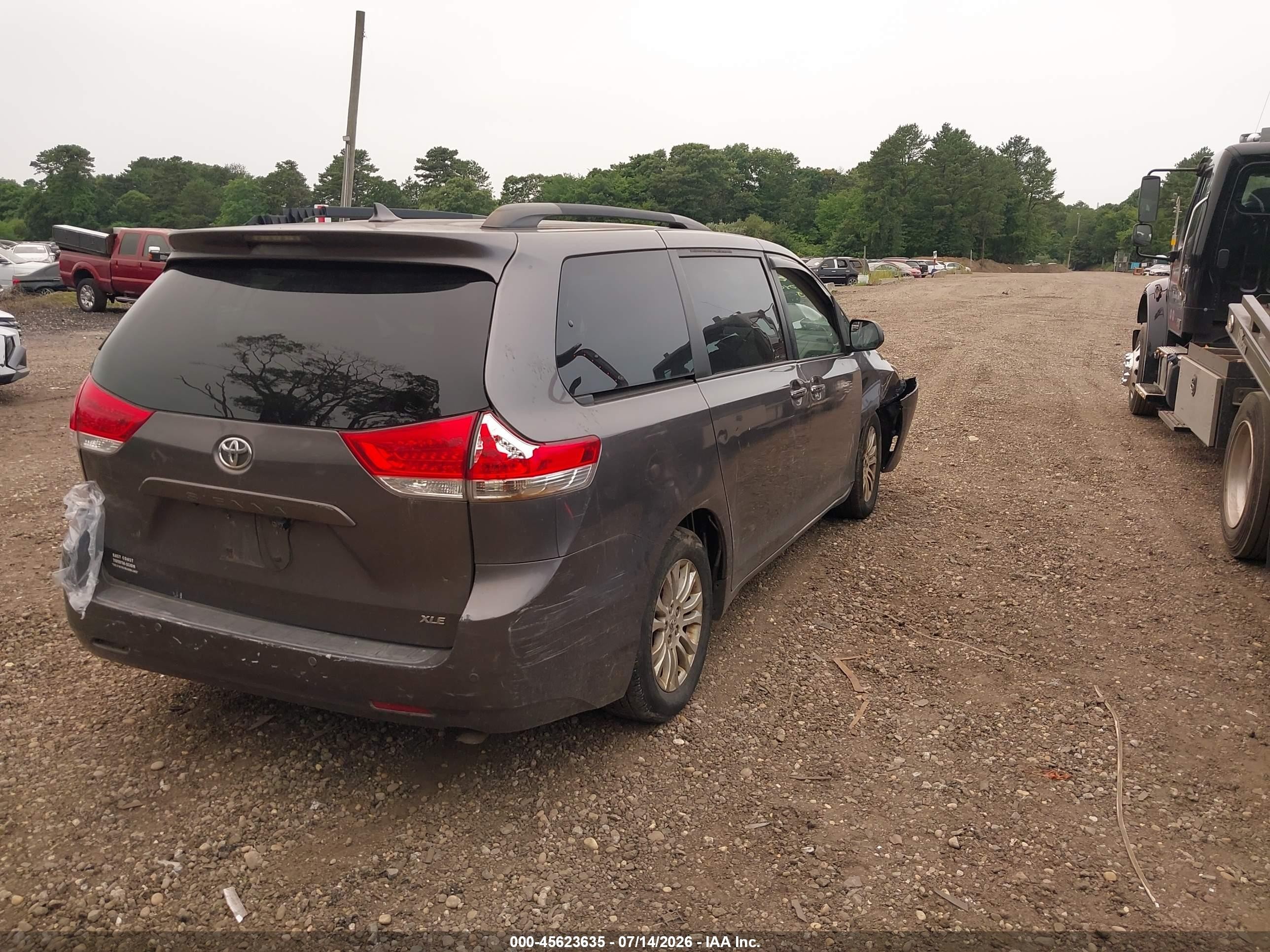 2011 Toyota Sienna Xle V6 Gray vin: 5TDYK3DC0BS148619