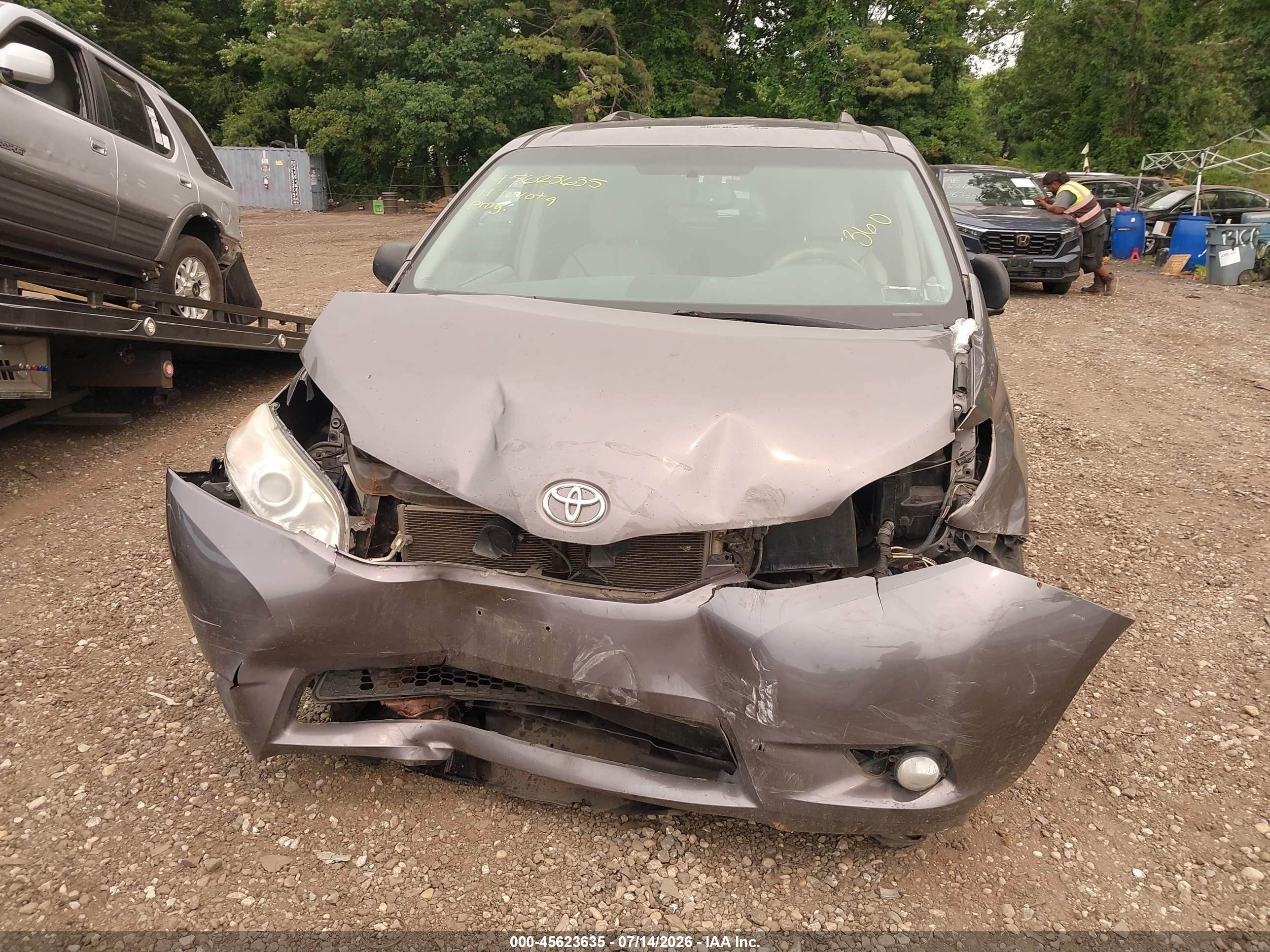 2011 Toyota Sienna Xle V6 Gray vin: 5TDYK3DC0BS148619