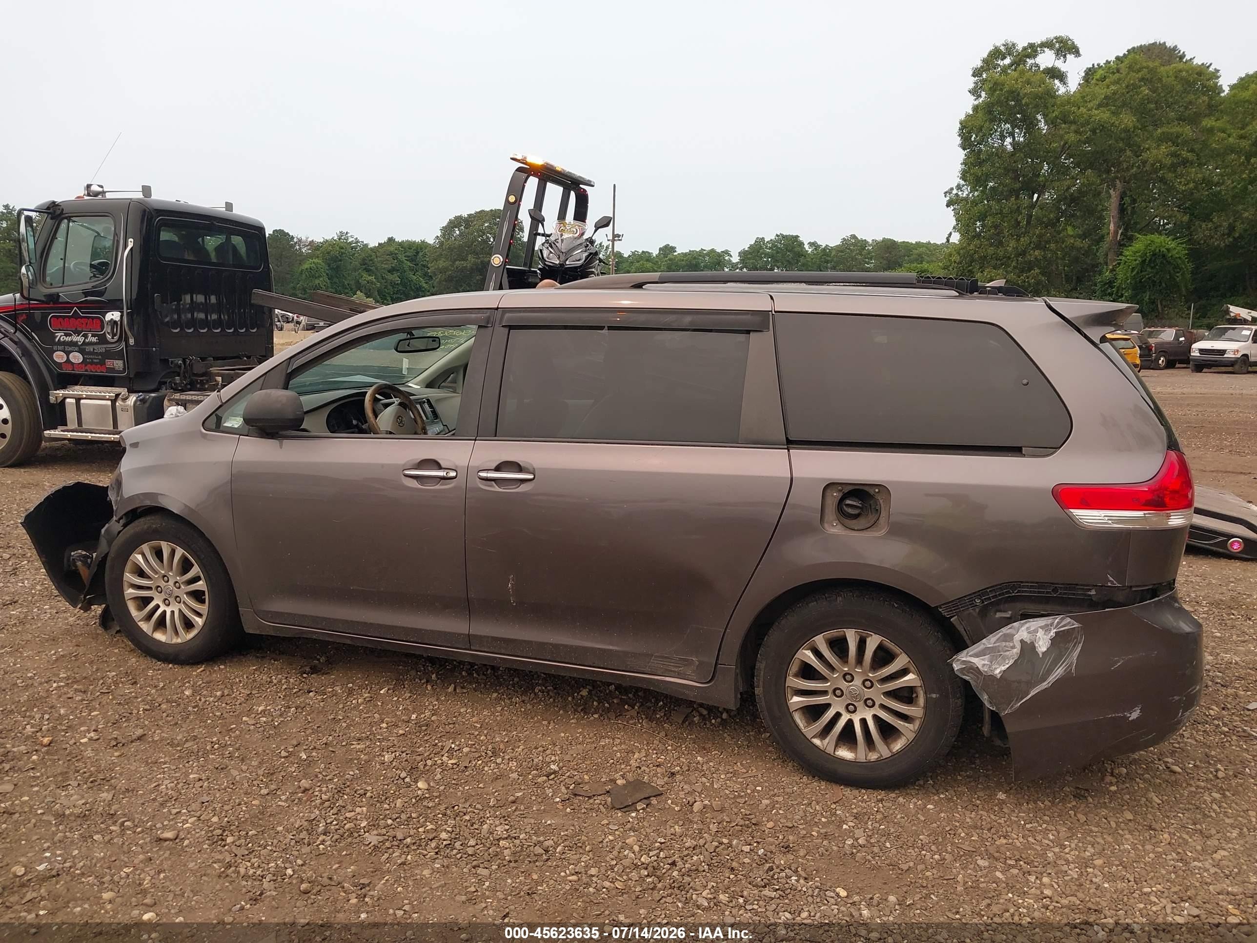 2011 Toyota Sienna Xle V6 Gray vin: 5TDYK3DC0BS148619