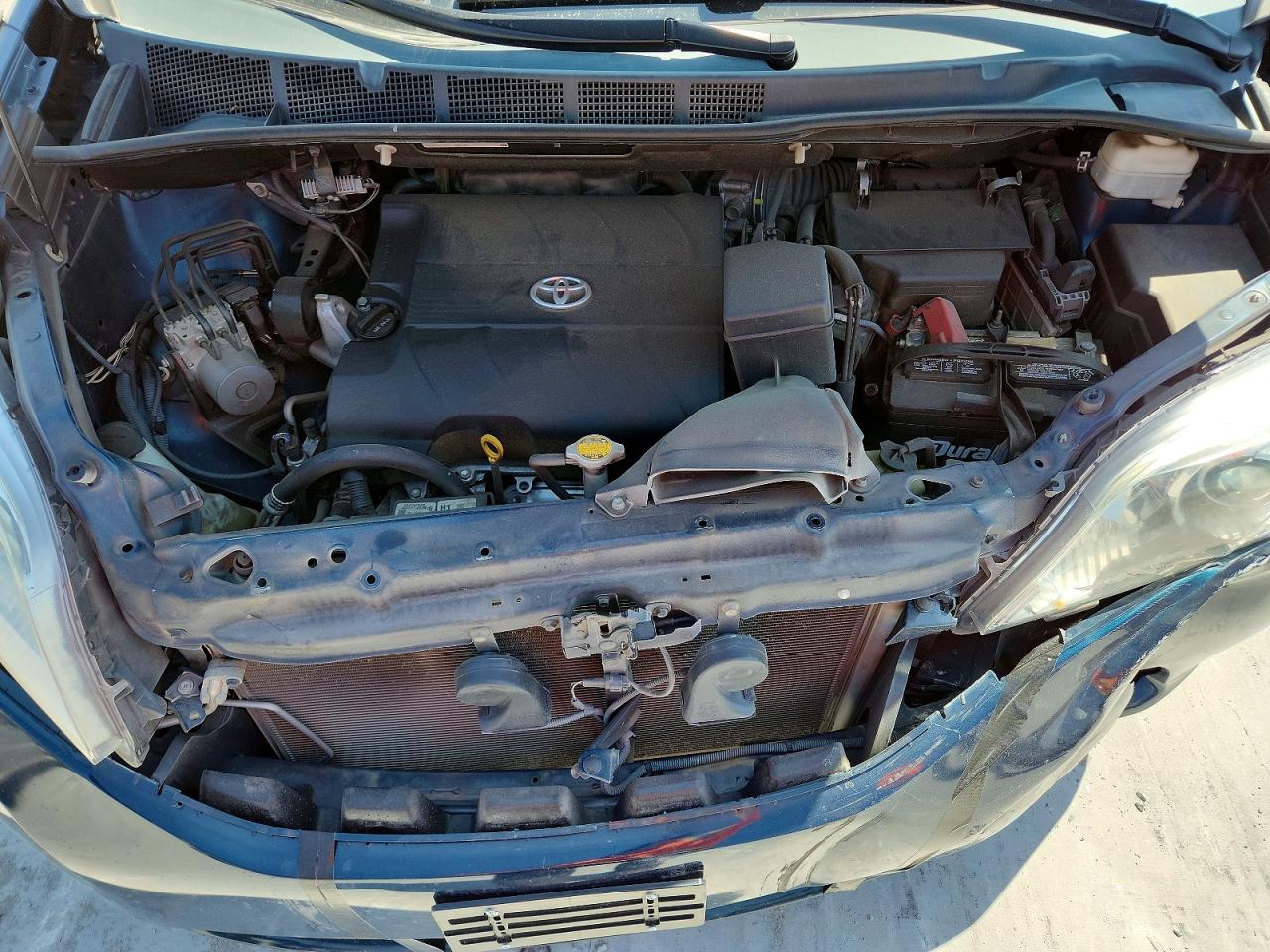 2011 Toyota Sienna Xle 8-passenger Blue vin: 5TDYK3DC0BS154162