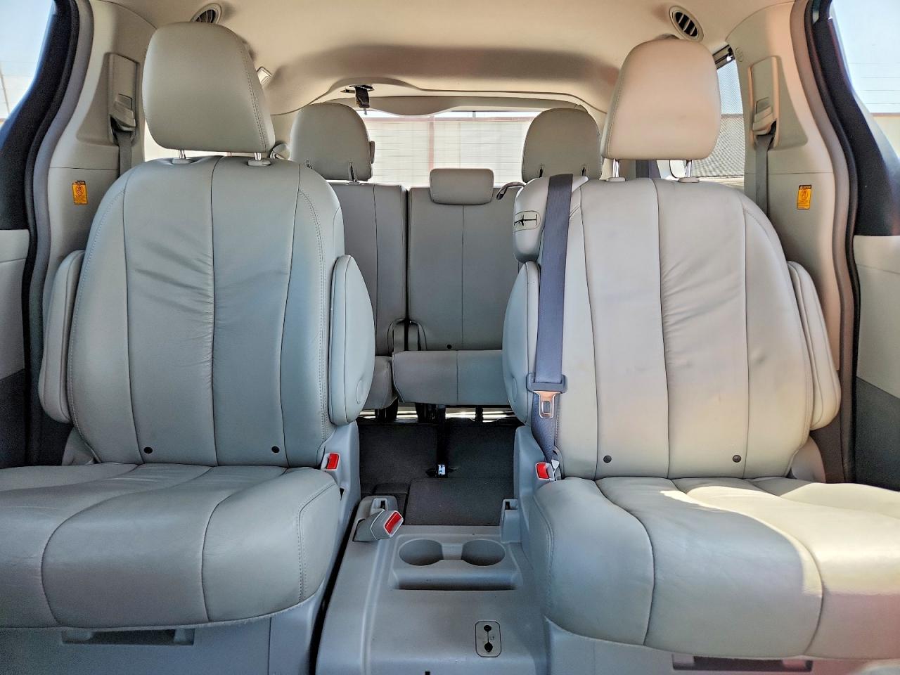 2011 Toyota Sienna Xle 8-passenger Blue vin: 5TDYK3DC0BS154162