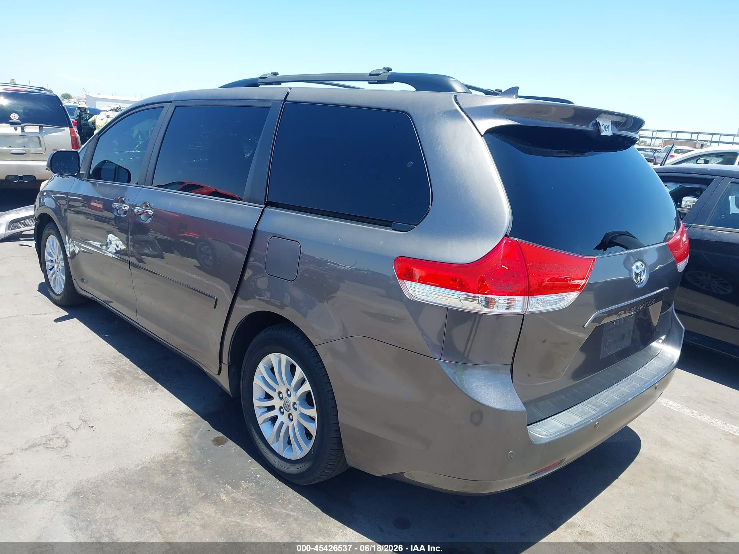 2011 Toyota Sienna Xle V6 Beige vin: 5TDYK3DC0BS170202