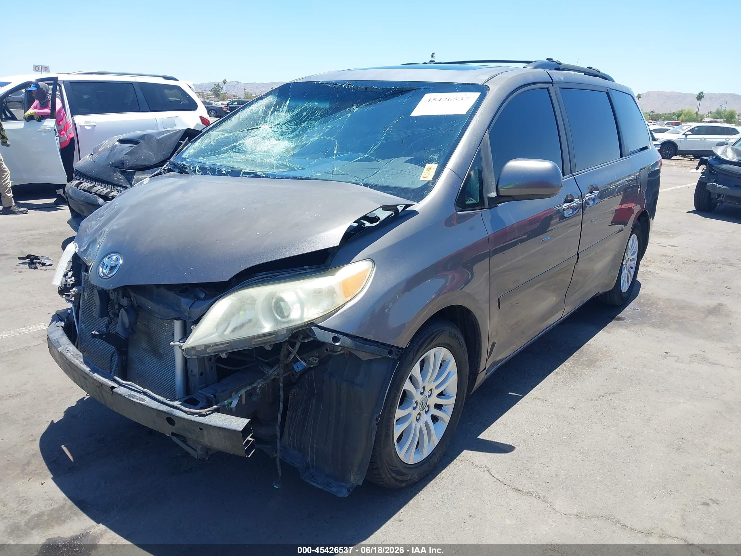 2011 Toyota Sienna Xle V6 Beige vin: 5TDYK3DC0BS170202